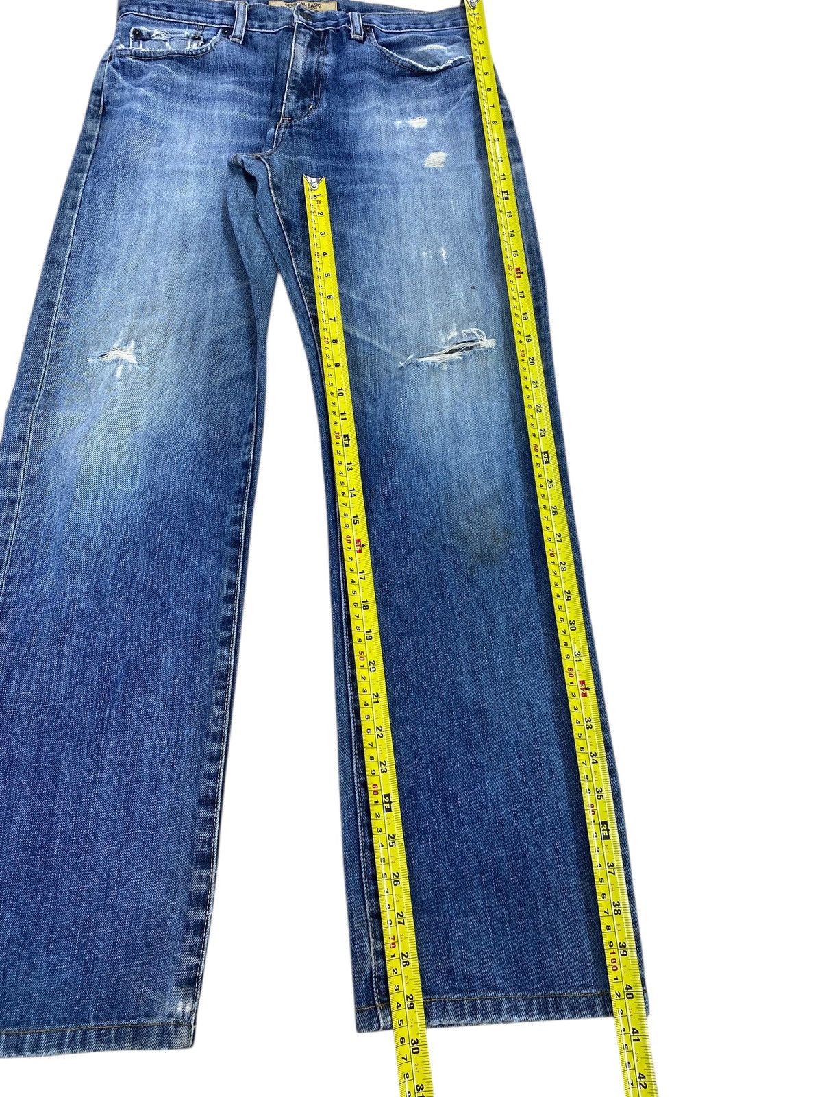 Uniqlo Uniqlo Faded Wash Ripped Style Straight Leg Jeans Size US 32 / EU 48 - 8 Thumbnail