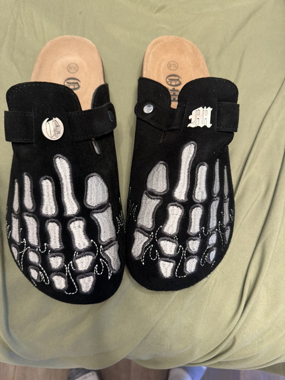 Octavious marks New York clogs