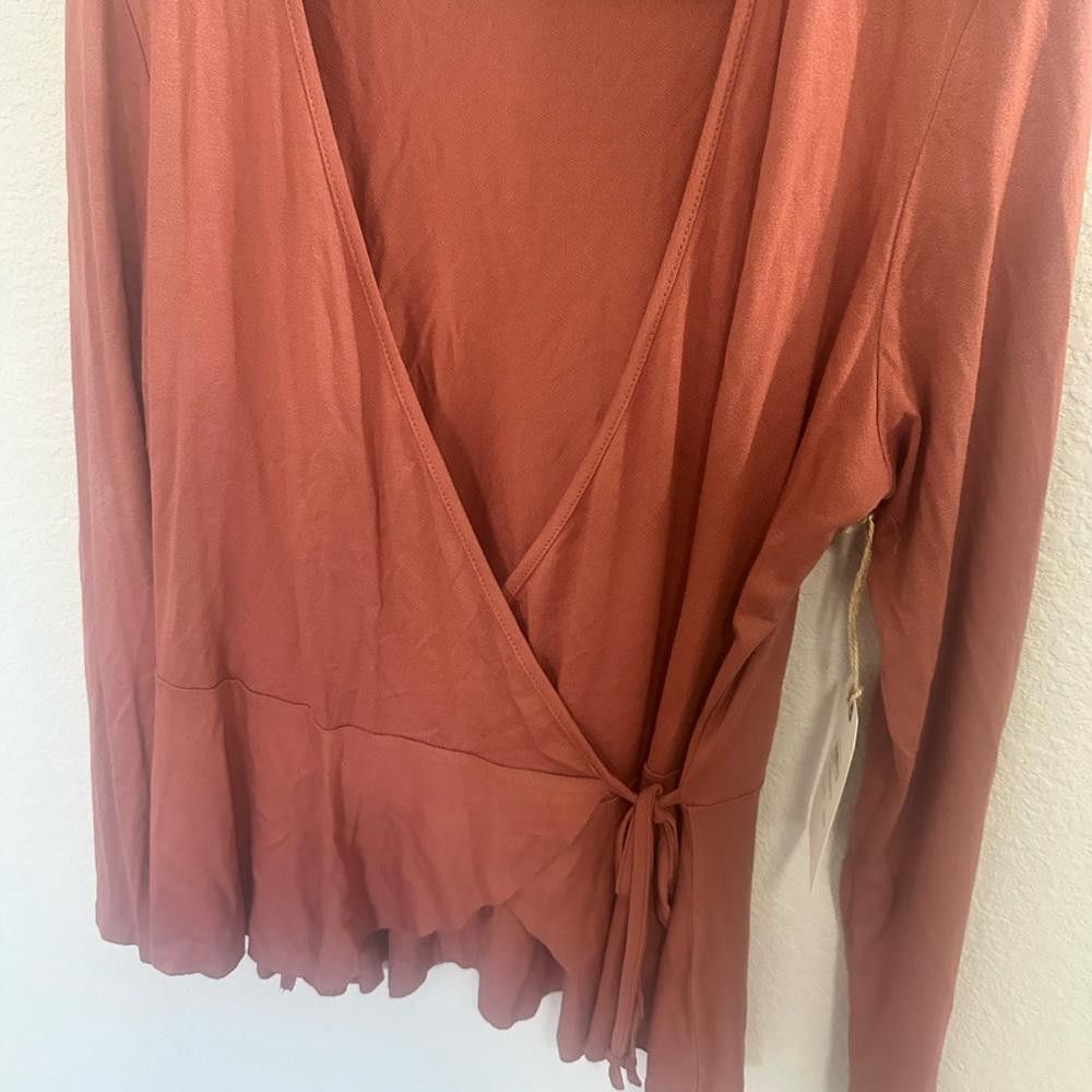 Designer Leith Wrap Surplice Long Sleeve Top Cedar Coral Size Large Size L / US 10 / IT 46 - 5 Thumbnail