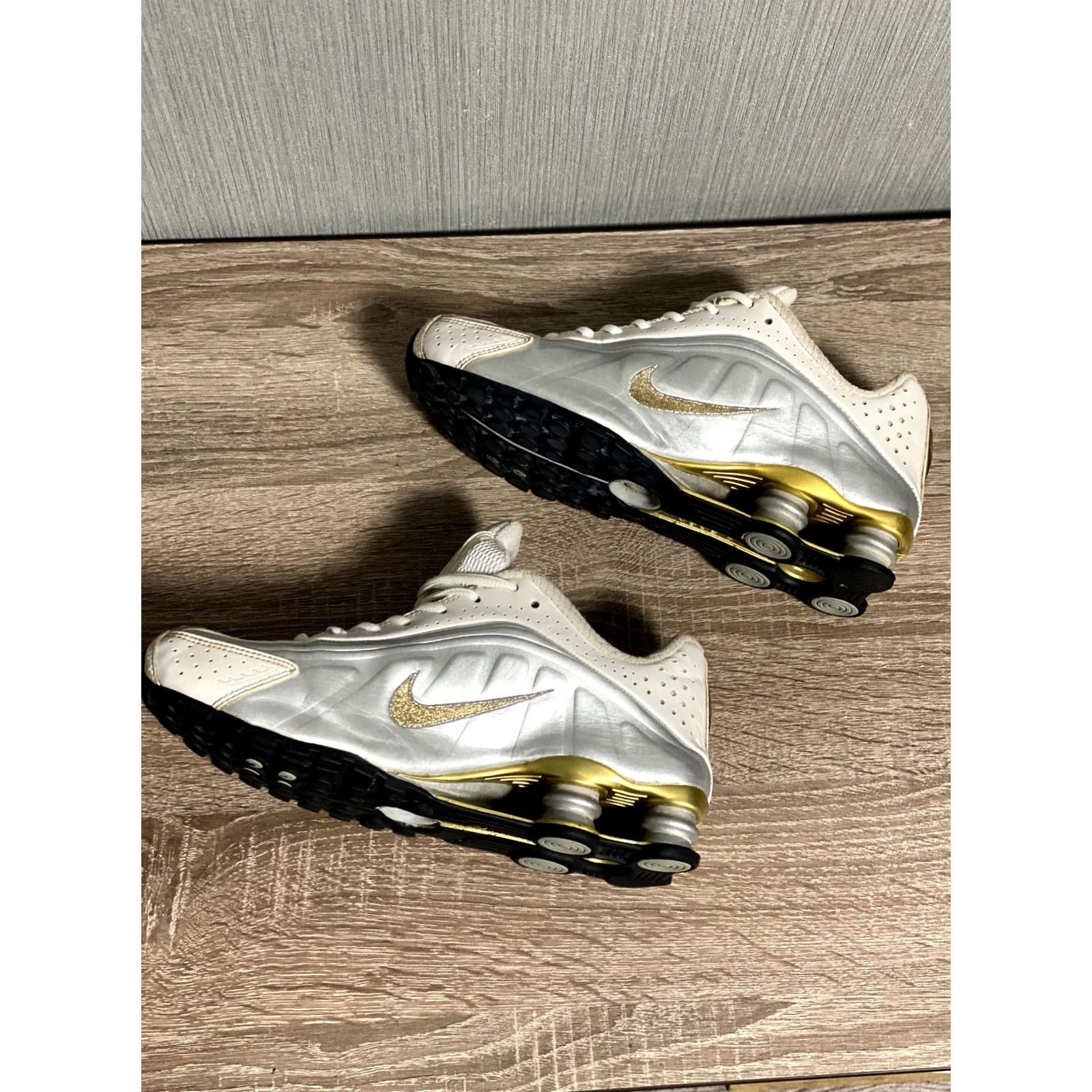 Nike VINTAGE Nike Shox Sneakers 90s Men US 8 Grey Gold Swosh Nike Shox Sneaker Mens 90s Size US 8 / EU 41 - 3 Thumbnail