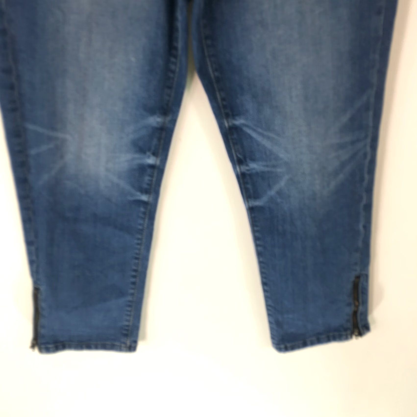 Calvin Klein Calvin Klein Jeans Shirt Womens Crop Denim Blue Stretch Size 29/8 Adult Regular 22 in Inseam 6 in Rise Blue 5-Pocket Casual Size 29" - 7 Thumbnail