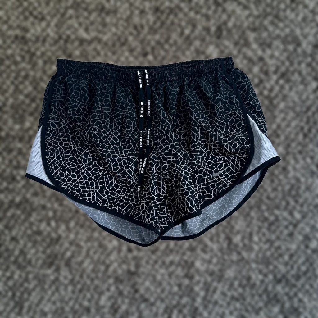 Nike Nike Womens Starglass Print Athletic Shorts Black Size Small Size 28" / US 6 / IT 42 - 1 Thumbnail