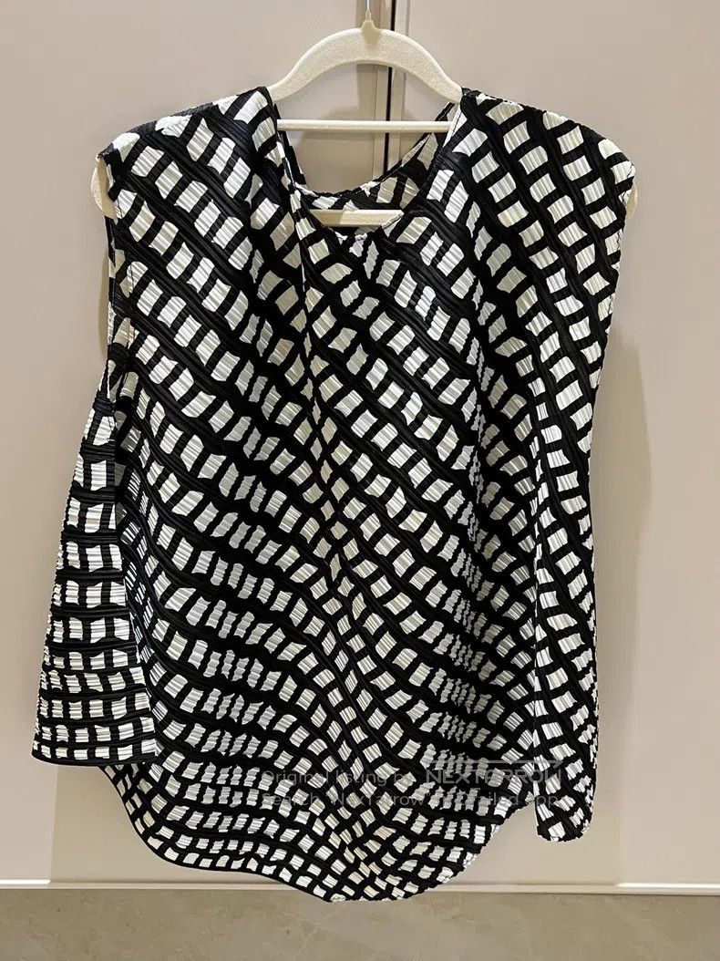Issey Miyake Issey Miyake size:5 Black-White Gingham Midi Skirt Size 31" - 1 Thumbnail