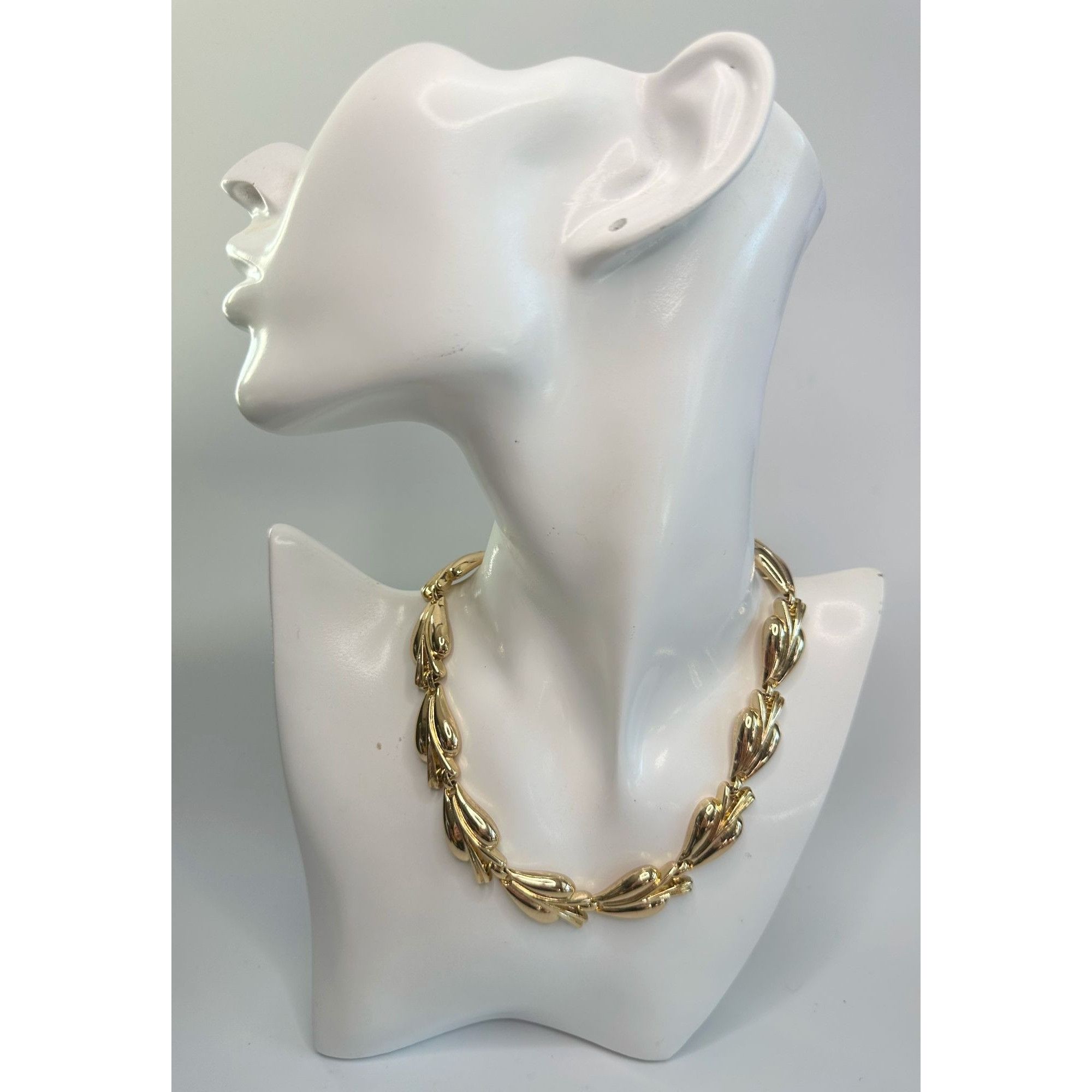 Other Women's Beautiful Trifari Gold Tone Leaf Design Necklace Size ONE SIZE - 1 Thumbnail