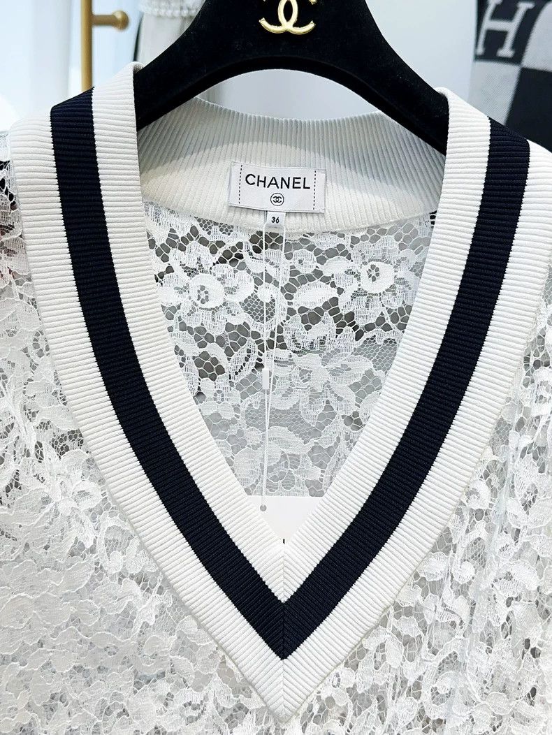 Chanel Chanel 17P white 36 yards black edge hollow V-neck long-sl Size XS / US 0-2 / IT 36-38 - 4 Thumbnail