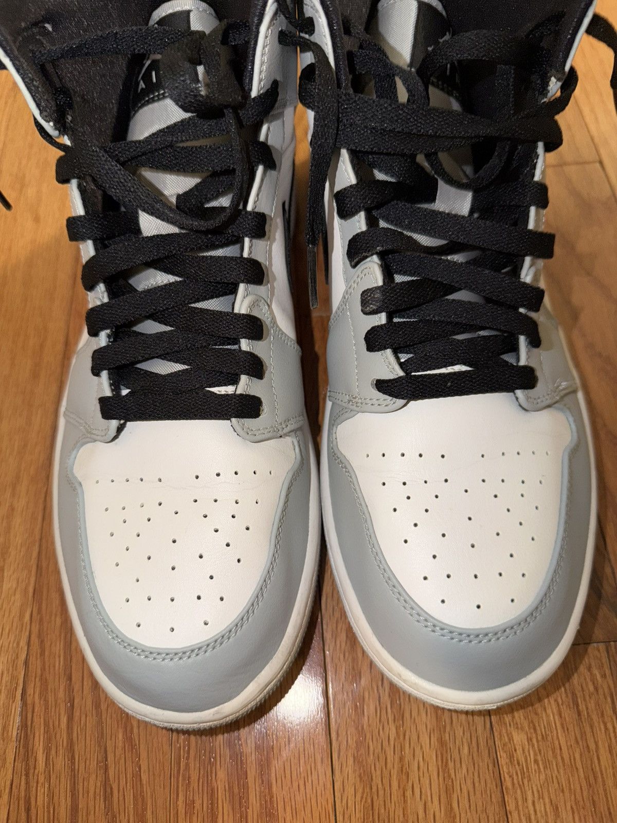 Nike Jordan 1 mid light smoke grey Size US 10.5 / EU 43-44 - 3 Thumbnail