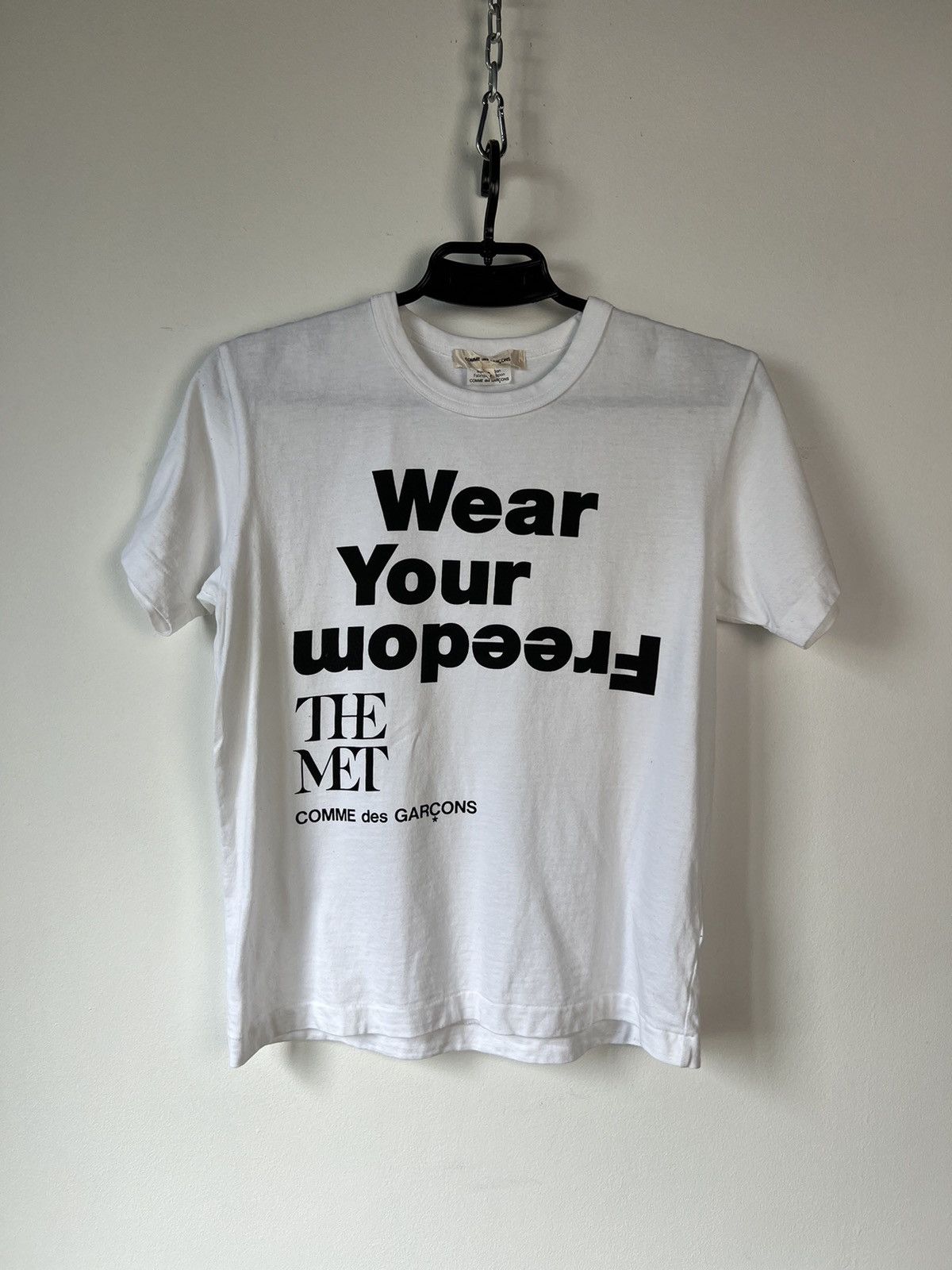 Comme des Garcons Comme Des Garcons “Wear Your Freedom” White T