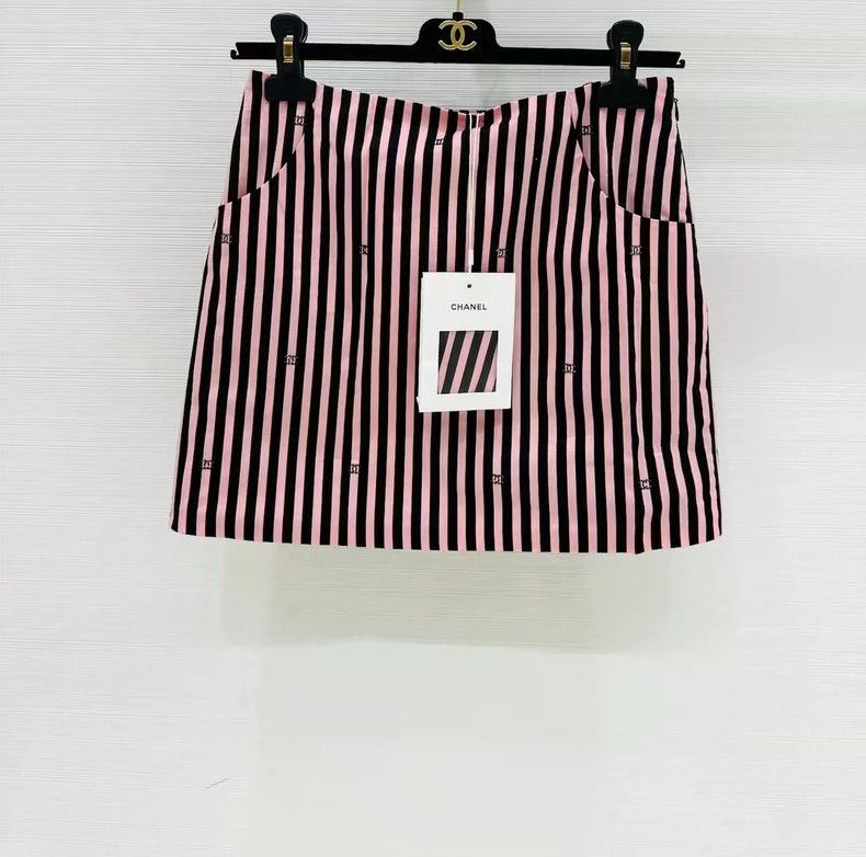 Chanel Chanel Full diamond cc logo striped skirt Size 25" / US 0 / IT 36 - 1 Thumbnail