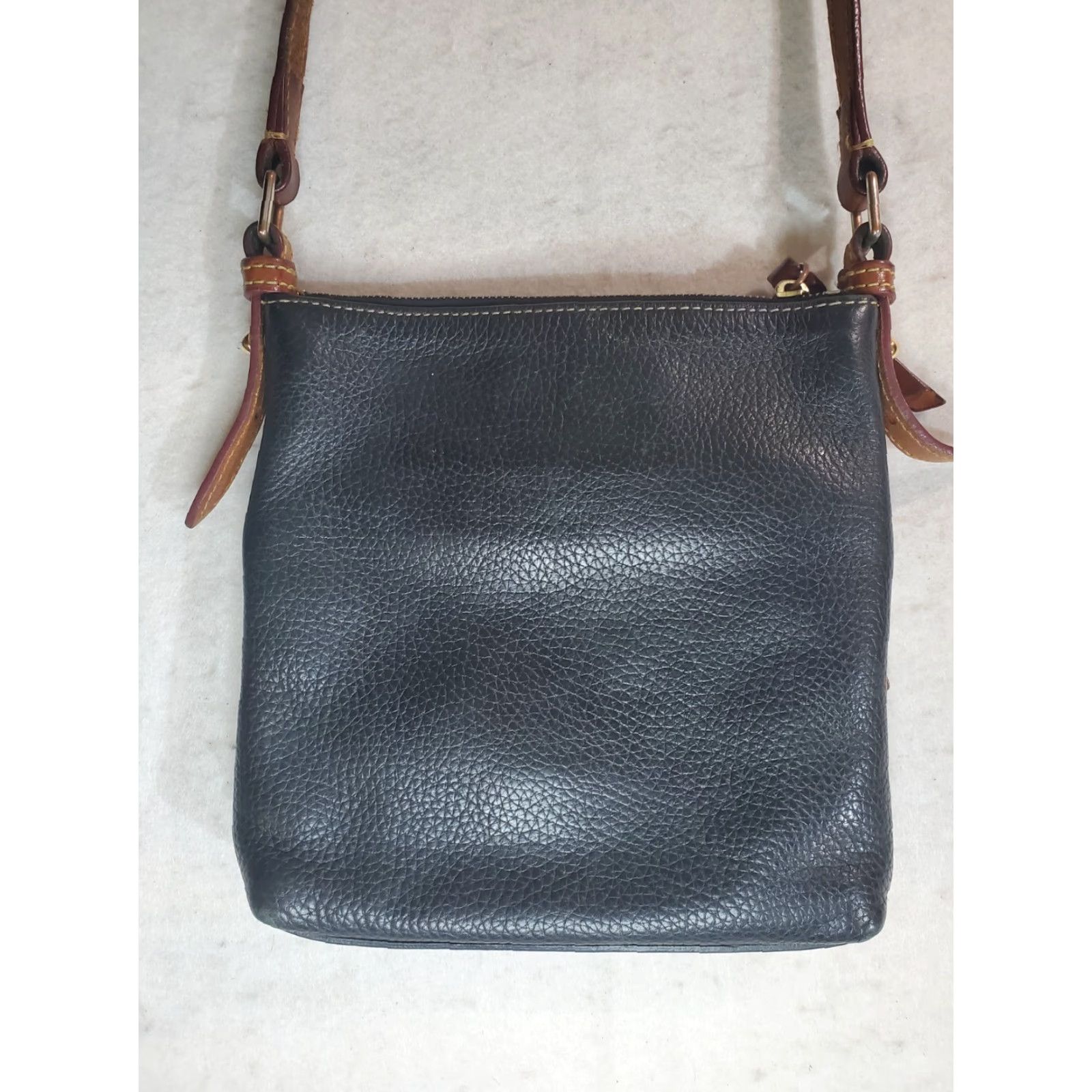 Dooney & Bourke VINTAGE Dooney & Bourke Pebbled Leather Letter Carrier Shoulder Handbag- Black Size ONE SIZE - 5 Thumbnail