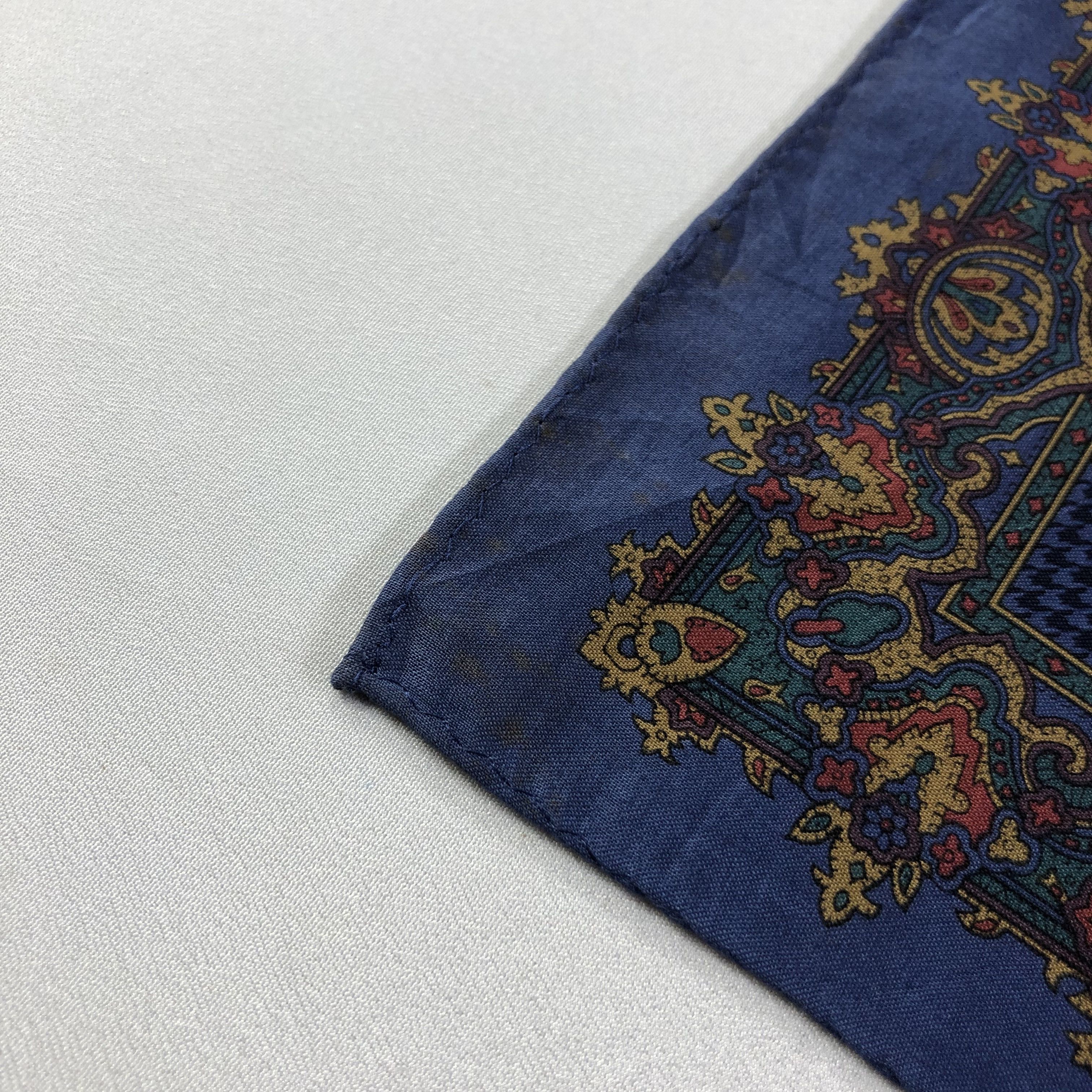 Yves Saint Laurent YSL Paisley Handkerchief Neckerchief Bandana H1857 Size ONE SIZE - 10 Thumbnail