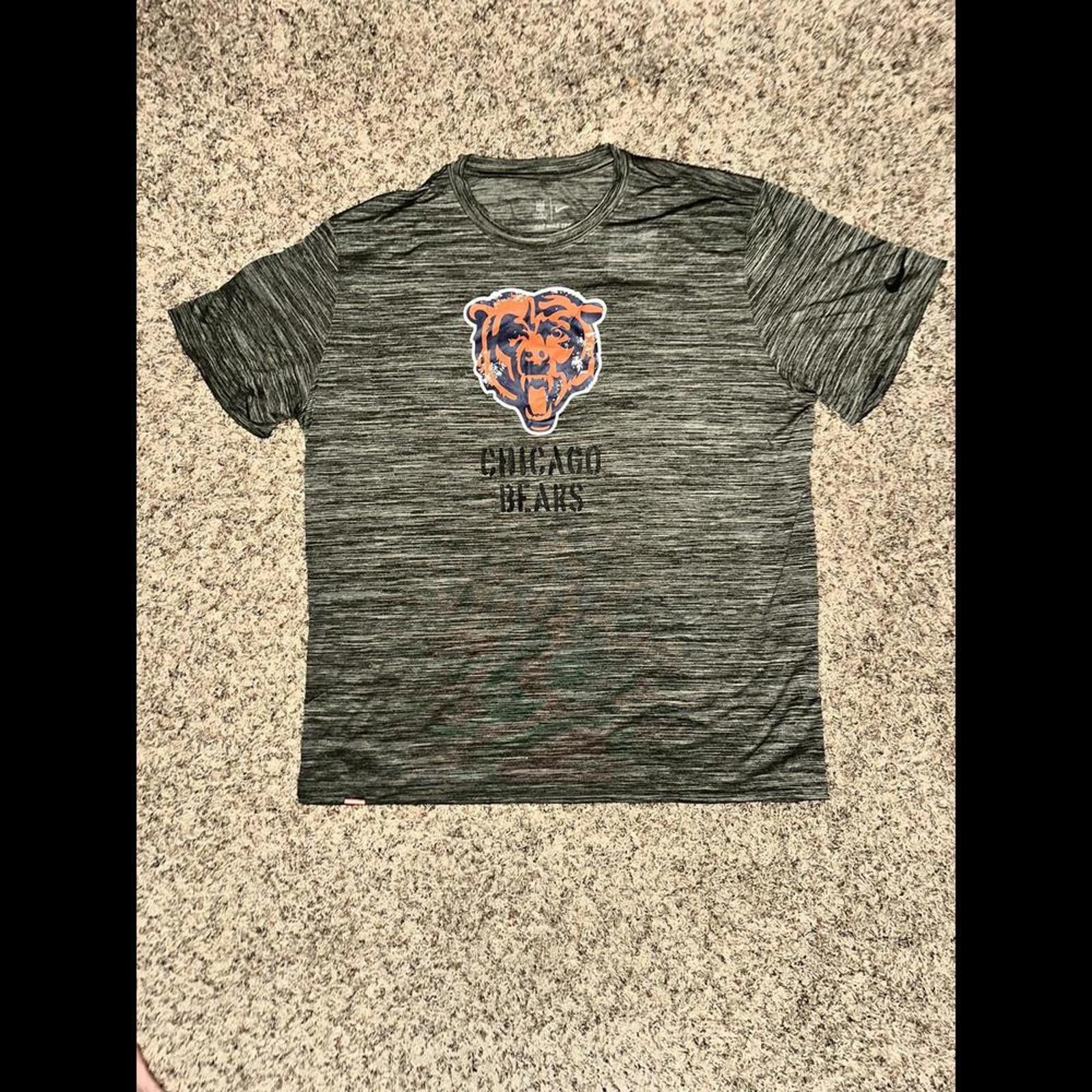 Nike Men’s Nike Chicago Bears Olive Salute To Service T-Shirt Size US XL / EU 56 / 4 - 1 Thumbnail