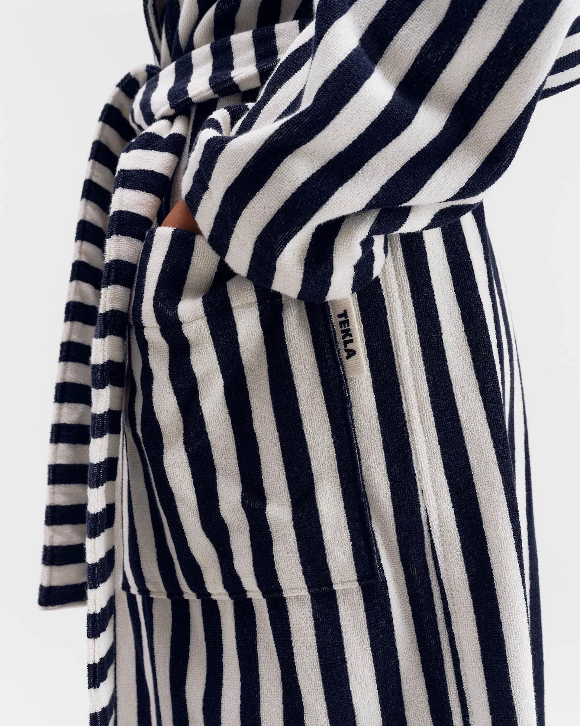 Tekla o1mle0525 Unisex Hooded Bathrobe Humbug Stripes White & Navy Size XS / US 0-2 / IT 36-38 - 5 Thumbnail