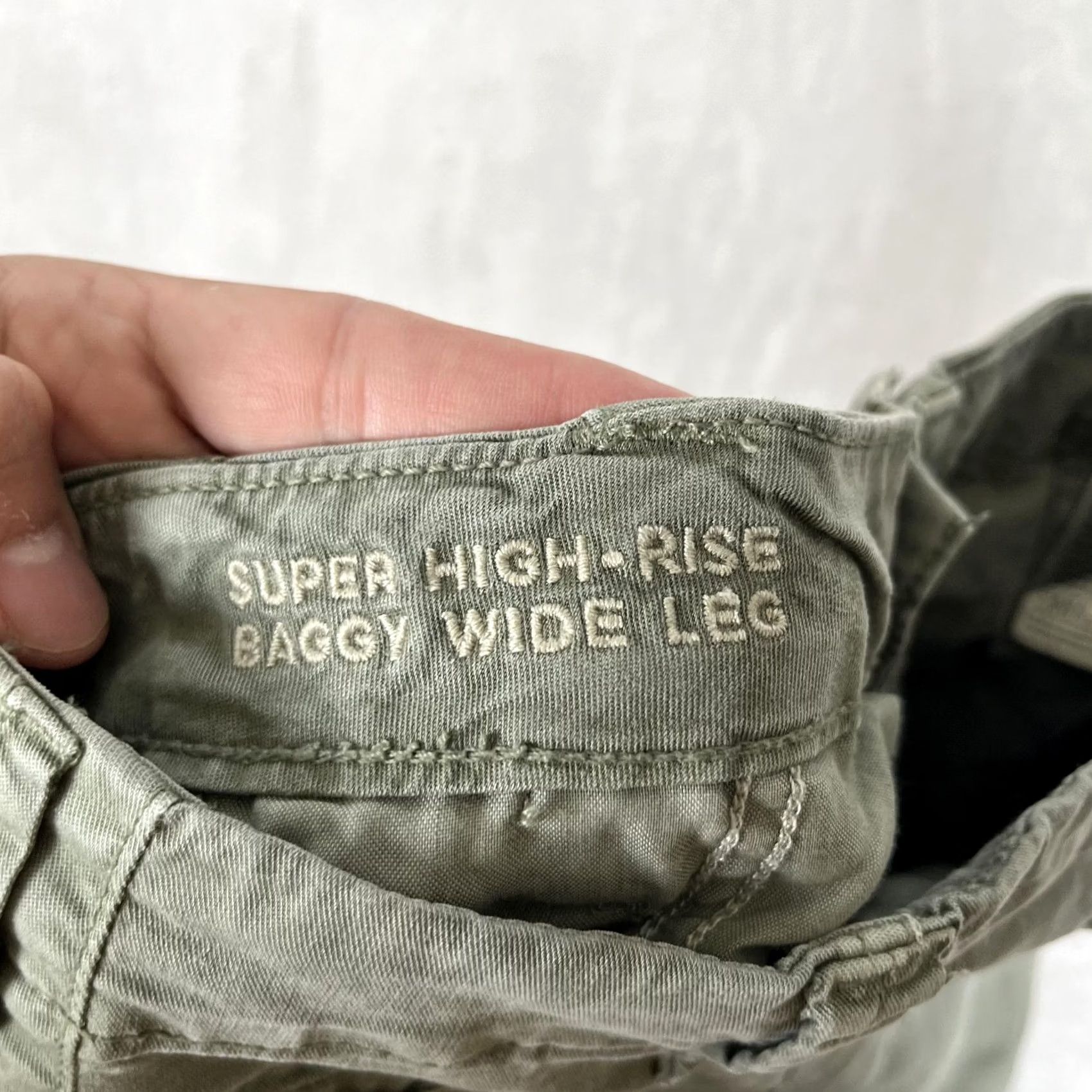 American Eagle Outfitters American Eagle Outfitters Cargo Pants Womens 00 Green Baggy Wide Leg Stretch Twill Pockets Logo Relaxed Casual Size 24" / US 00 / IT 34 - 6 Thumbnail