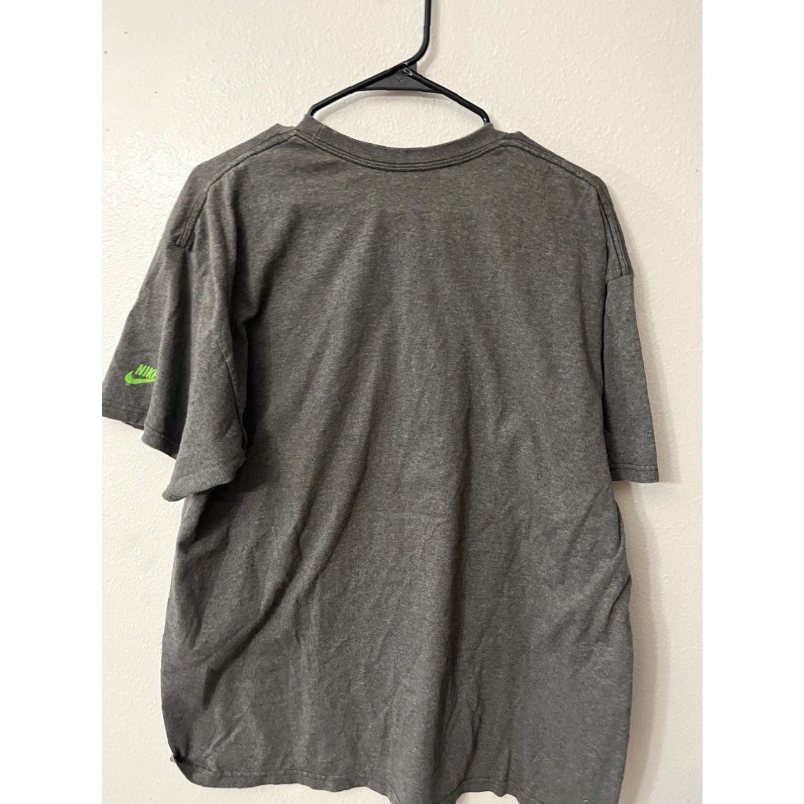 Nike The Nike Tee Adult Medium Gray Y2K Short Sleeve Crewneck T-shirt Logo Nike Dri-Fit Mens M Gray Short Sleeve Crew Neck T-Shirt Size US M / EU 48-50 / 2 - 4 Thumbnail