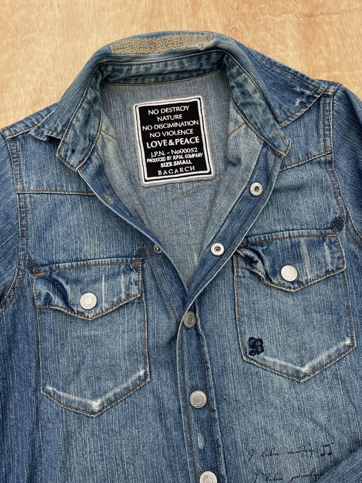 If Six Was Nine × Japanese Brand × Le Grande Bleu (L.G.B.) Japanese Love & Peace Distressed Denim shirt Size US S / EU 44-46 / 1 - 2 Thumbnail