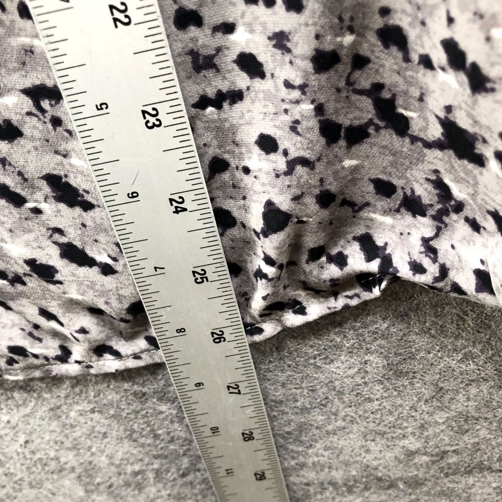 Joie Joie Silk Long Sleeve Blouse Womens XS Gray Printed V-Neck Tasseled Blouse Size XS / US 0-2 / IT 36-38 - 8 Thumbnail
