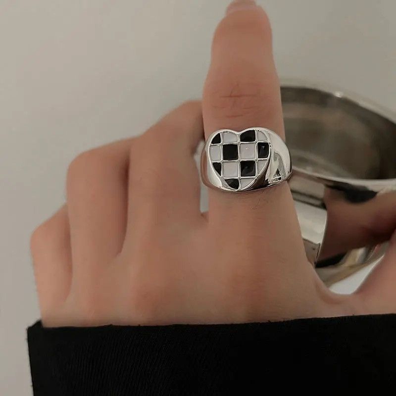 Jewelry Love Chessboard Design Vintage Rings Size ONE SIZE - 1 Thumbnail