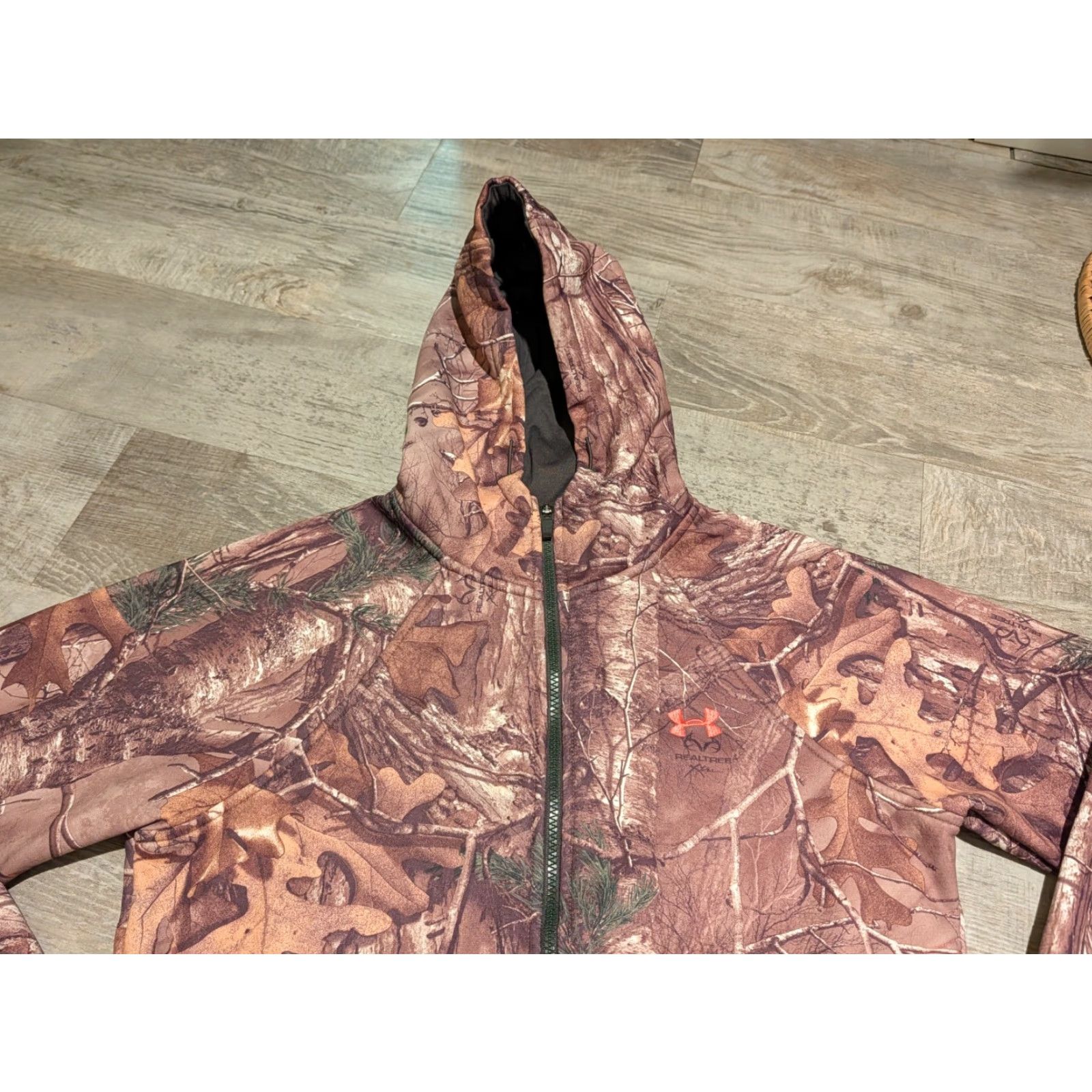 Under Armour Under Armour Women’s Coldgear Realtree Camo Full Zip Hooded Jacket S Semi-Fitted Wind-Resistant Pockets Outdoor Winter Fall Jacket Size S / US 4 / IT 40 - 3 Thumbnail