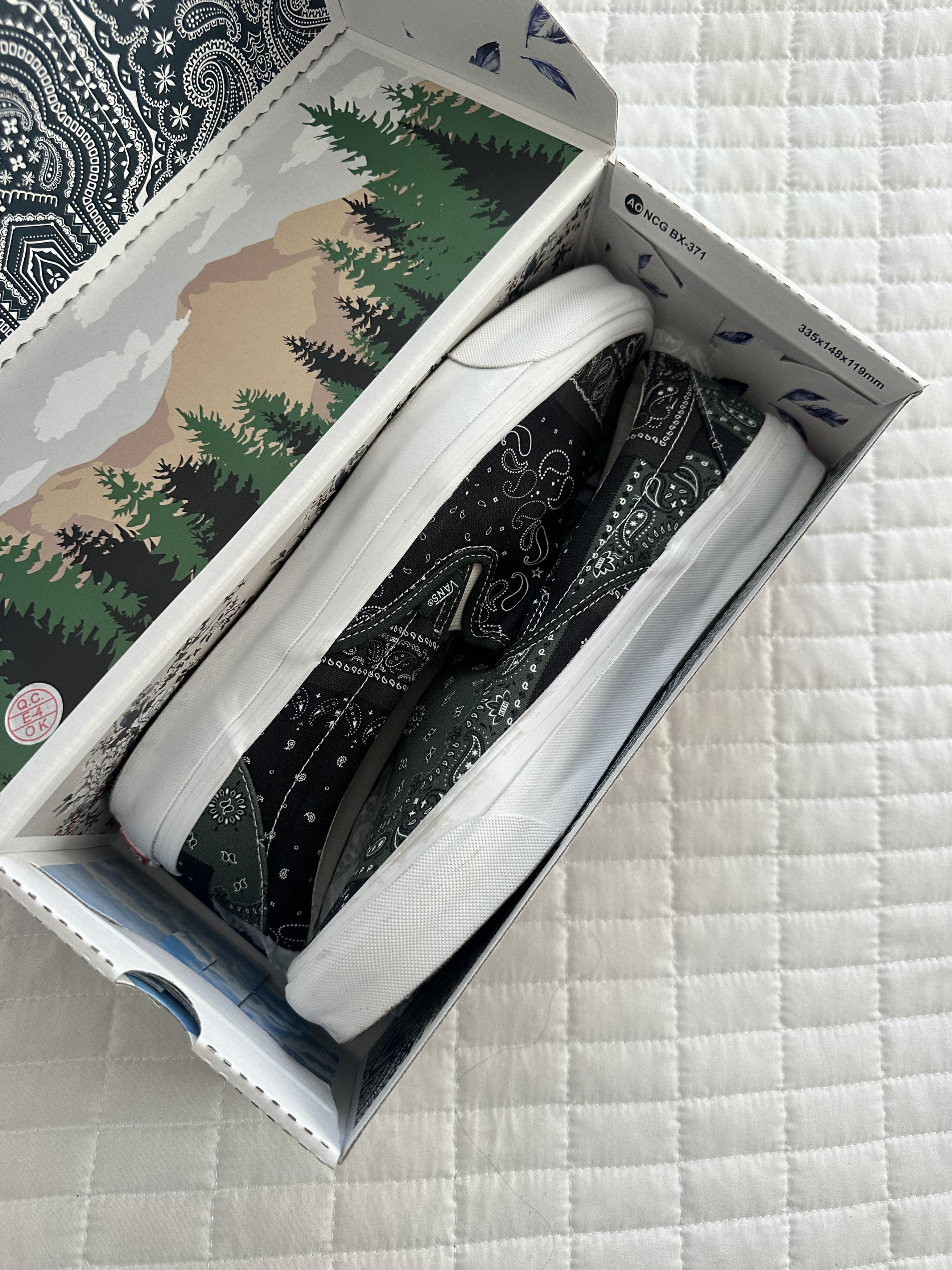 Kith × Vans KITH VANS OG CLASSIC SLIP ON 10TH SCARAB BANDANA Size US 11.5 / EU 44-45 - 4 Thumbnail