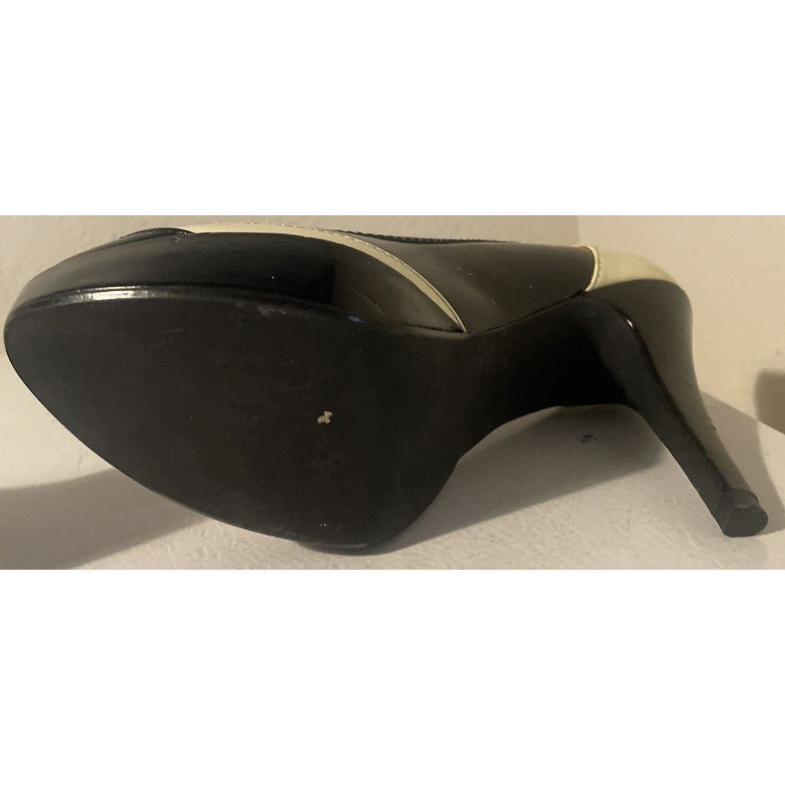 Michael Kors Michael Kors women's Size 7.5 Pressly Cap Toe Pump black & t Size US 7.5 / IT 37.5 - 12 Thumbnail
