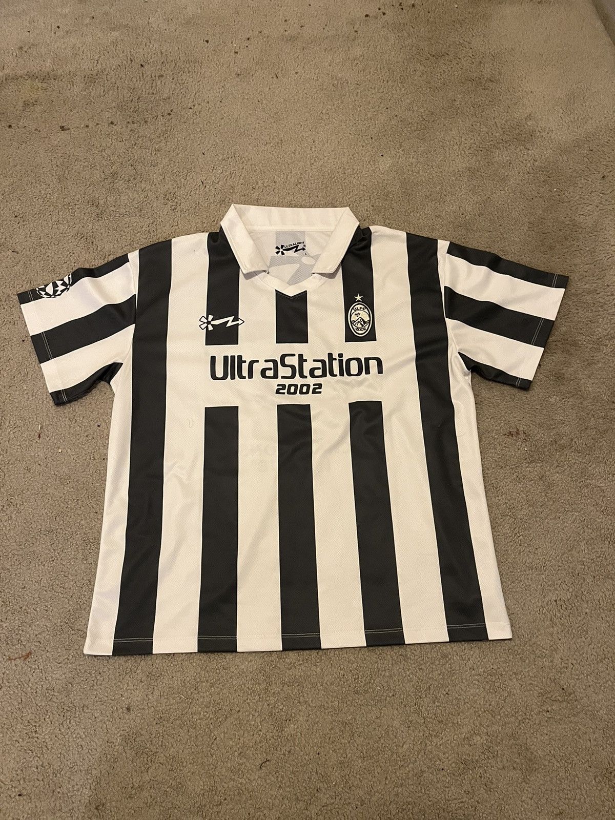 Other Ultralight London Green and White Soccer Jersey Size US L / EU 52-54 / 3 - 1 Thumbnail