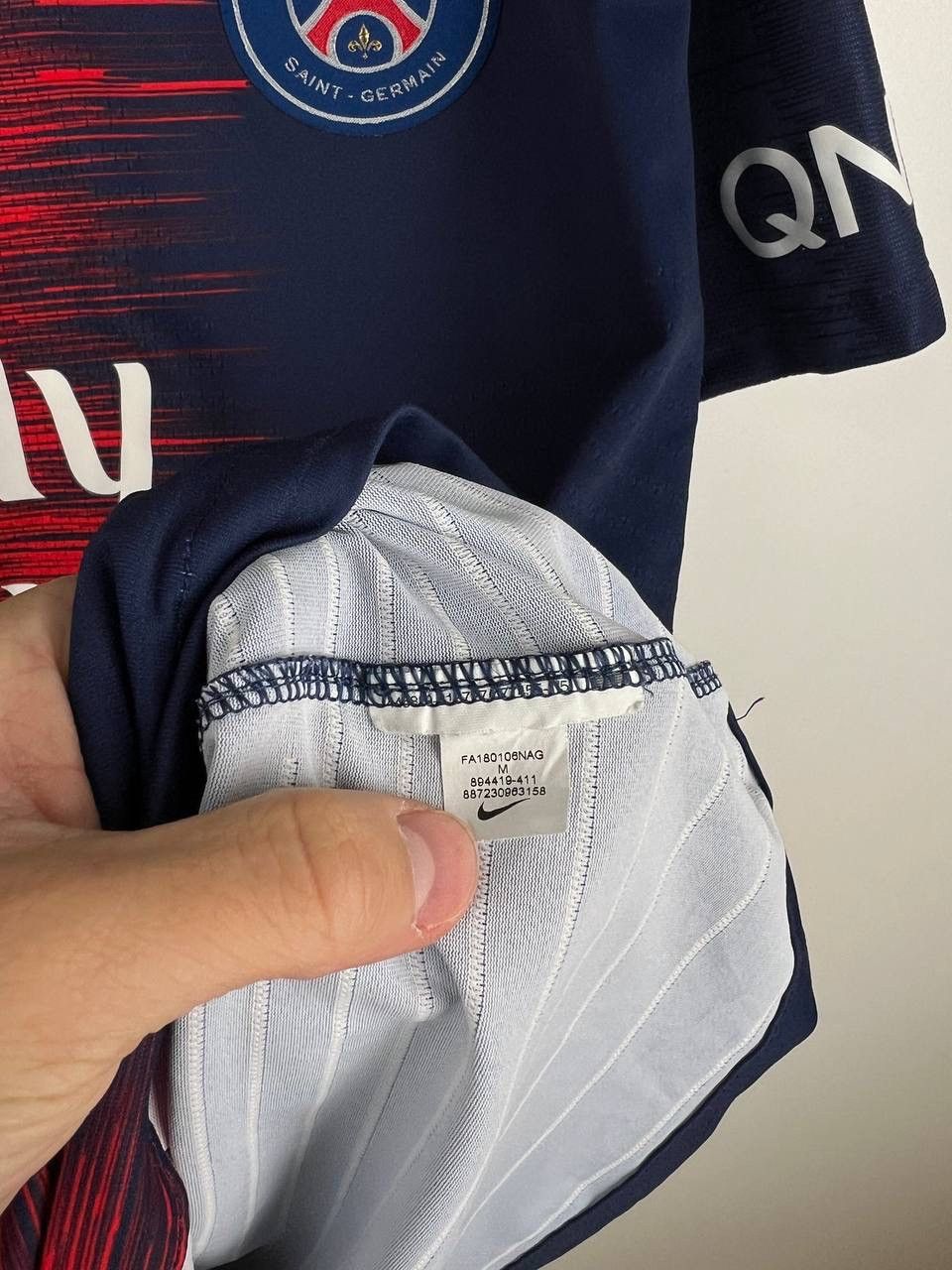 Vintage PSG Nike 2018-19 vaporknit jersey t-shirts size M Size US M / EU 48-50 / 2 - 5 Thumbnail