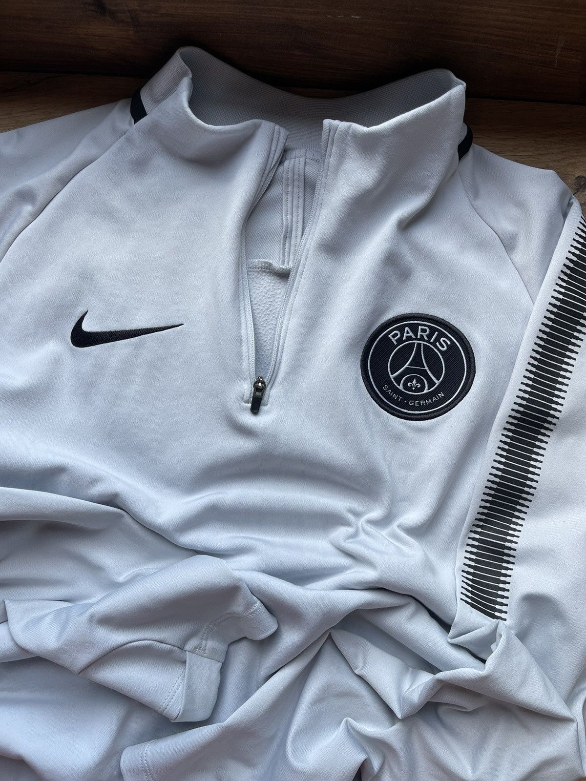 Nike 2017 Nike PSG soccer jersey Size US M / EU 48-50 / 2 - 4 Thumbnail