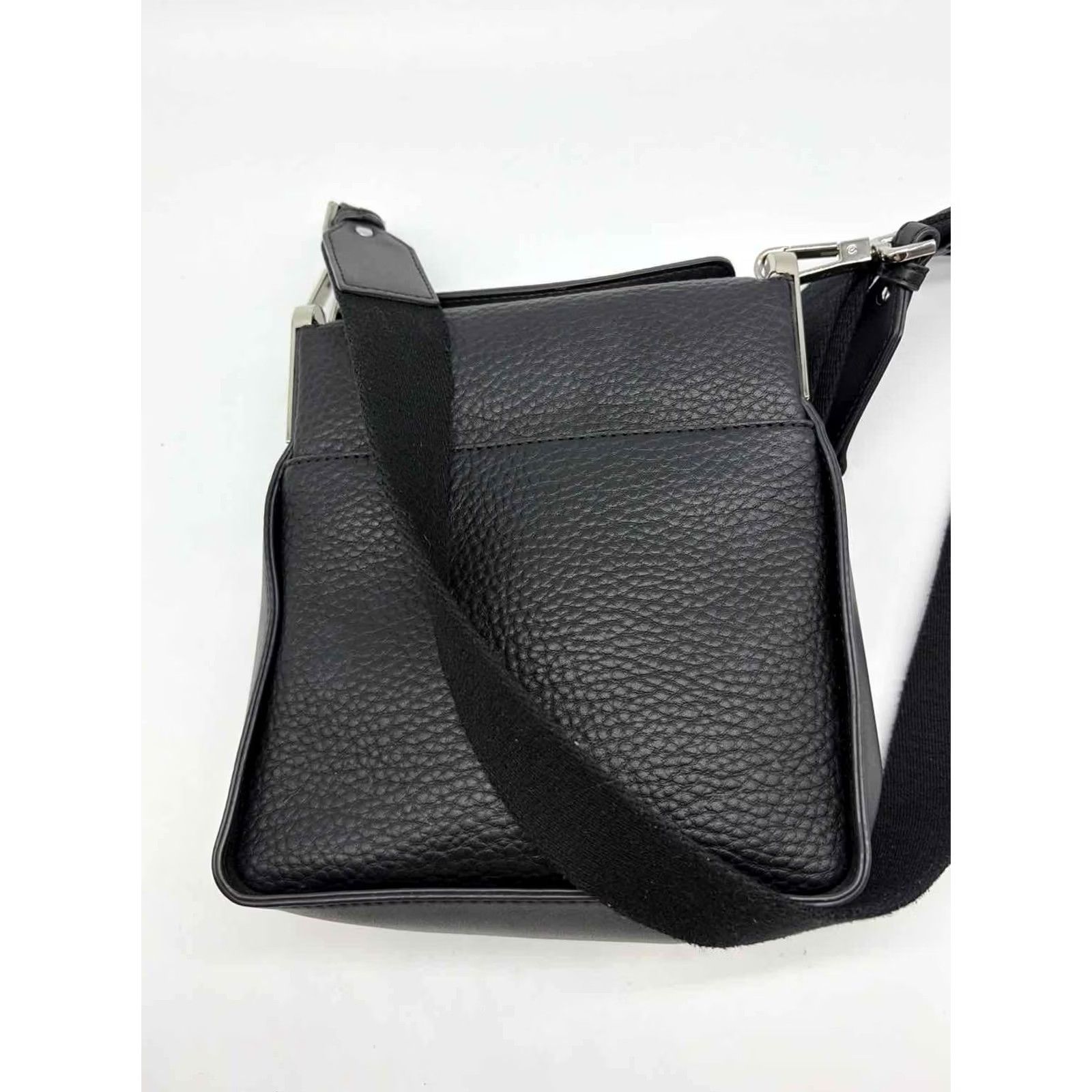Calvin Klein Pre-Owned Calvin Klein Black Pebbled Crossbody Size ONE SIZE - 2 Thumbnail