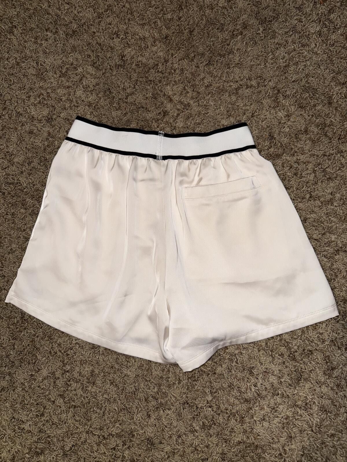 Nike Nike Sportswear Women's Loose Mid-Rise Satin Shorts Sample Size 28" / US 6 / IT 42 - 5 Thumbnail
