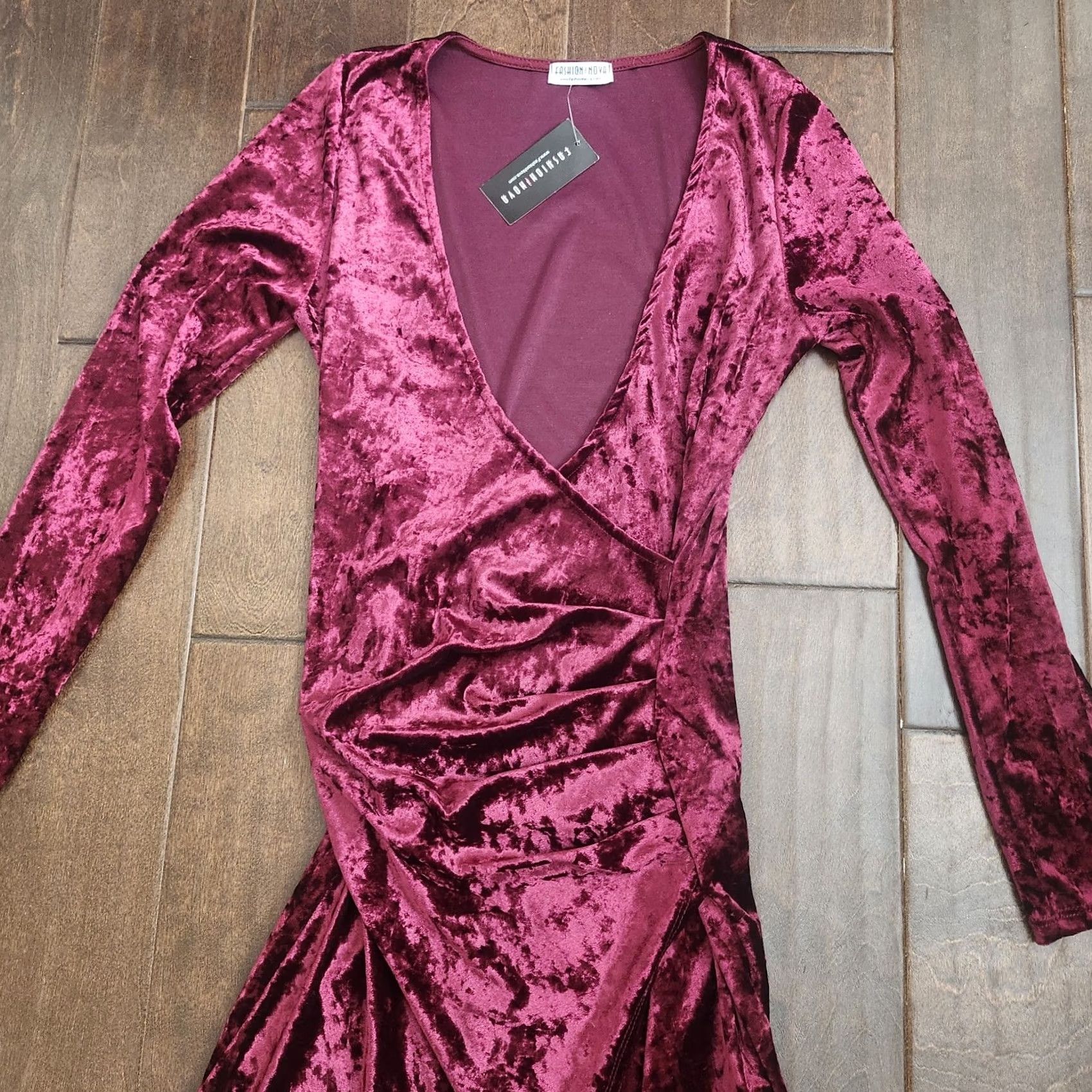 Fashion Nova Fashion Nova Riya Crushed Velvet Dress M Burgundy Wrap NWT Size M / US 6-8 / IT 42-44 - 5 Thumbnail