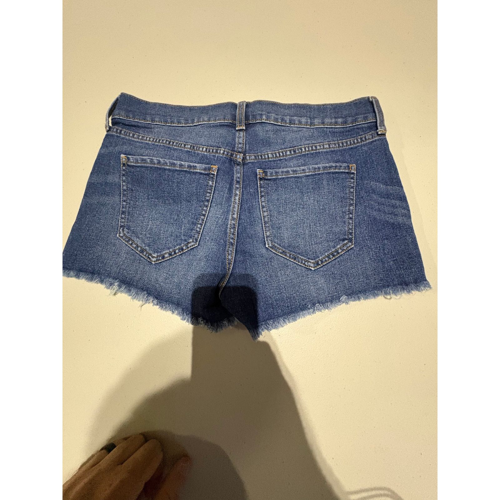 Old Navy Old Navy Women’s Boyfriend Denim Shorts Frayed Size Medium Size 30" / US 8 / IT 44 - 3 Thumbnail