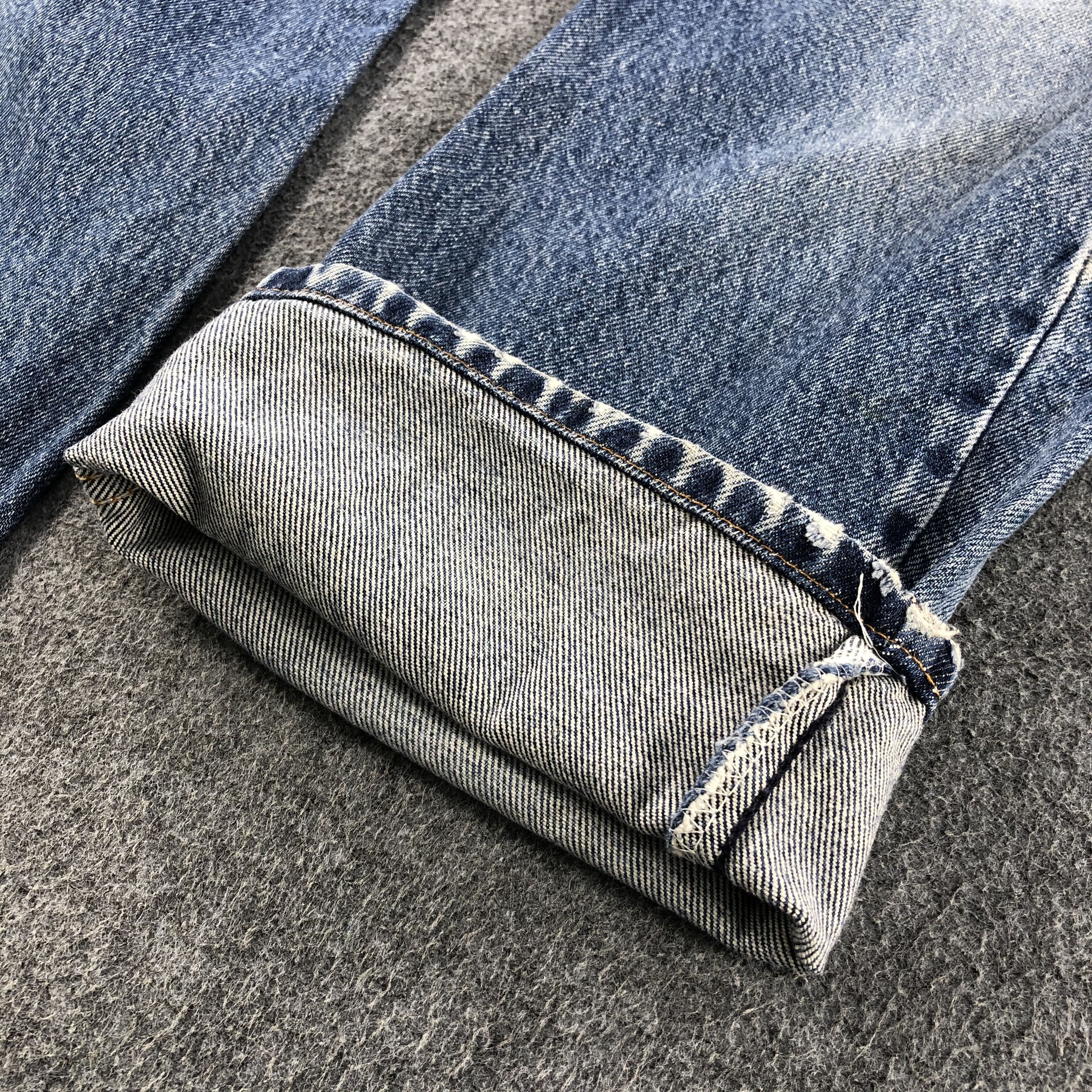 Levi's Vintage Distress Light Wash Levis 505 Jeans-J1252 Size US 35 - 7 Thumbnail