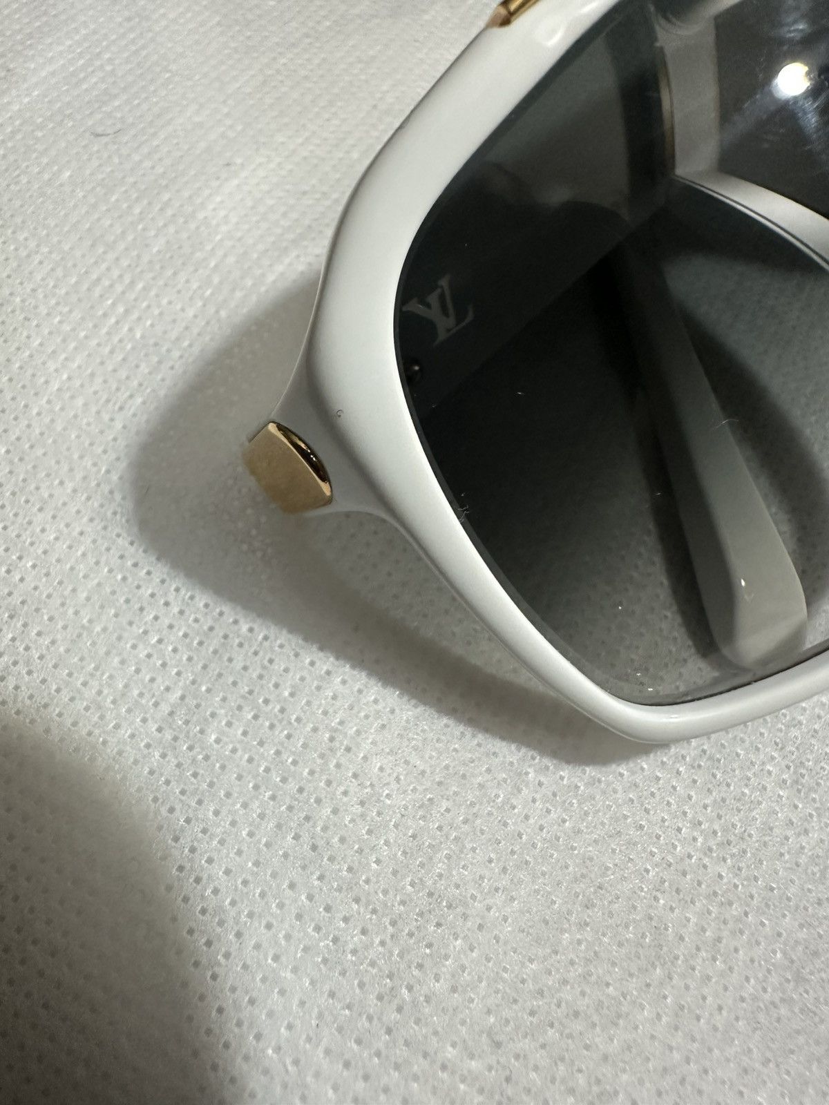 Louis Vuitton Louis Vuitton 2008 Evidence white/gold sunglasses Size ONE SIZE - 9 Thumbnail