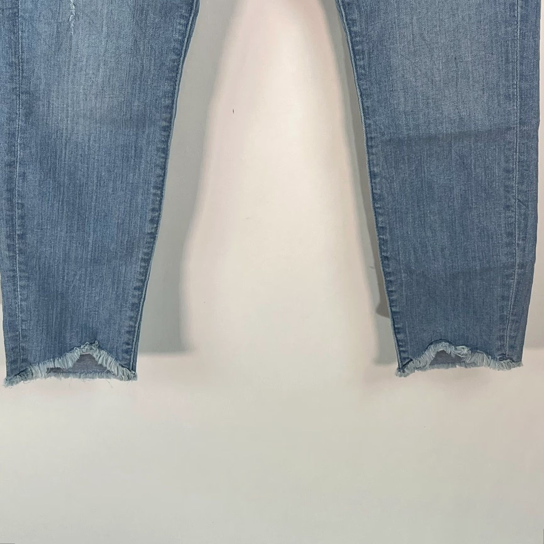 Loft Loft Jeans Women's Modern Skinny Distressed Hem Ankle Blue Denim Size 27/4 28X29 Size 27" / US 4 / IT 40 - 4 Thumbnail