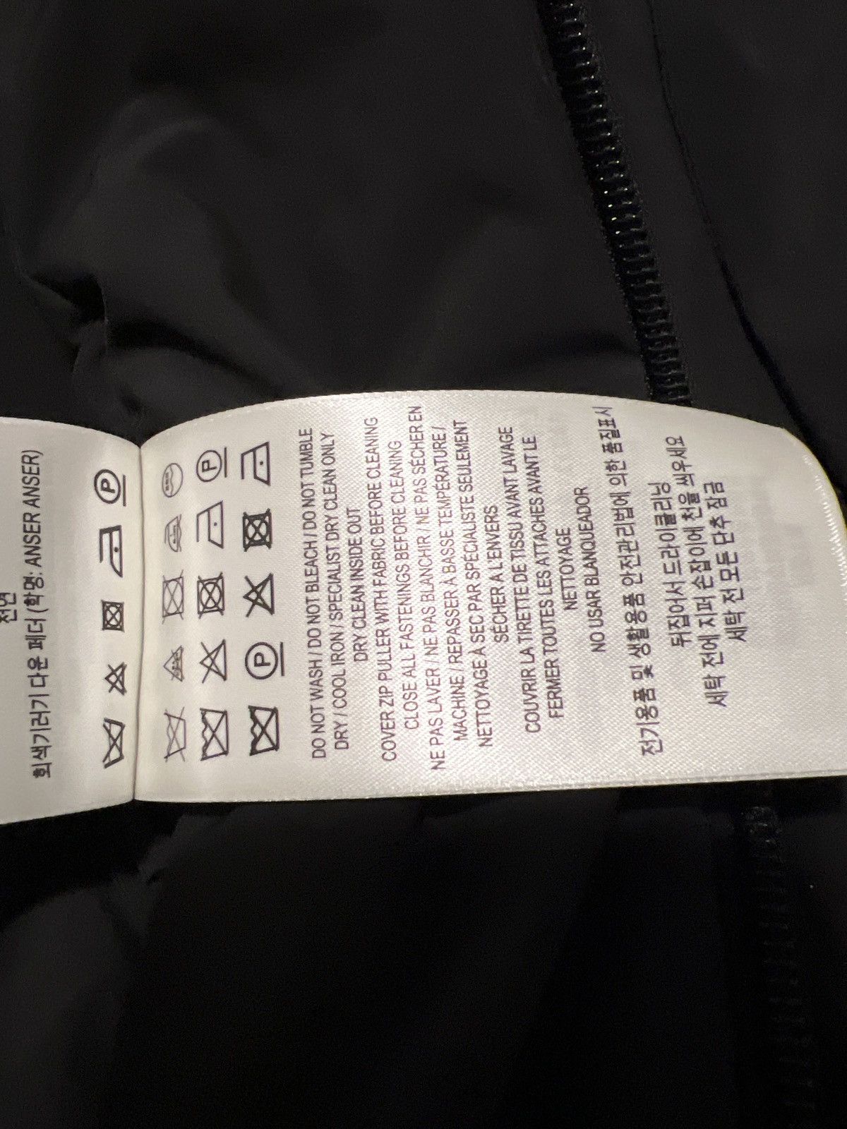 Burberry Black Puffer Jacket size Large