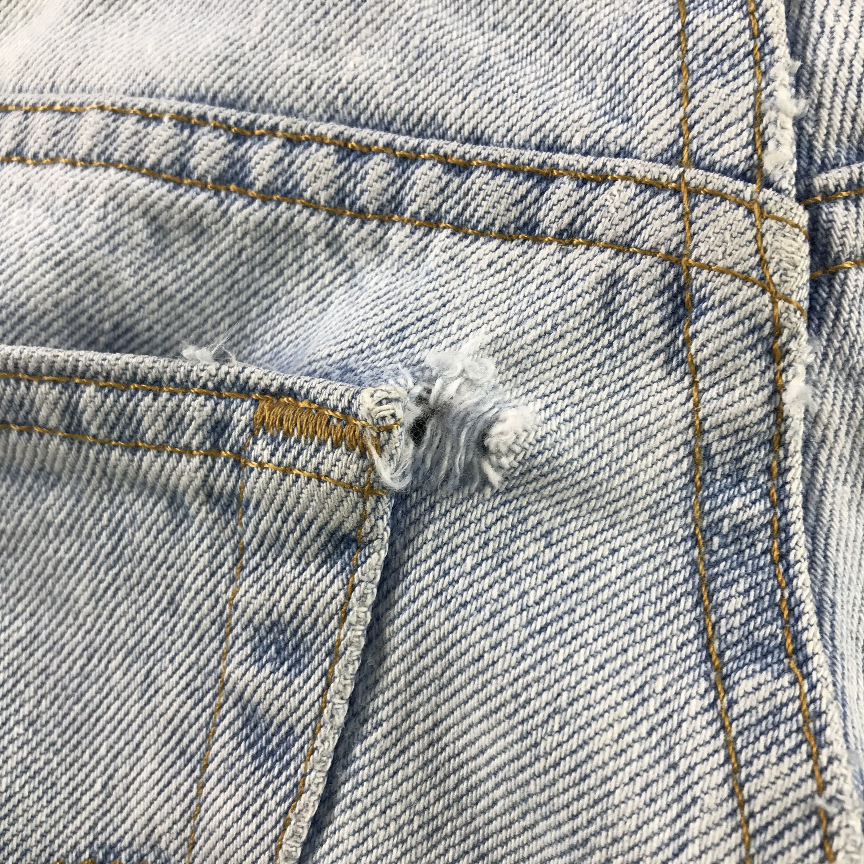 Levi's Vintage Levis 560 Jeans Light Wash Denim KJ3352 Size US 30 / EU 46 - 12 Thumbnail