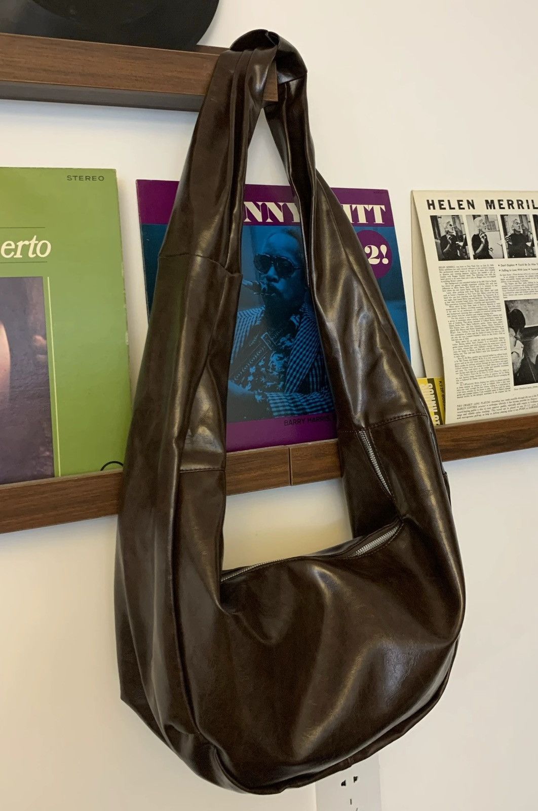 Japanese Brand Avant garde retro oversized shiny faux leather hobo bag Size ONE SIZE - 7 Thumbnail