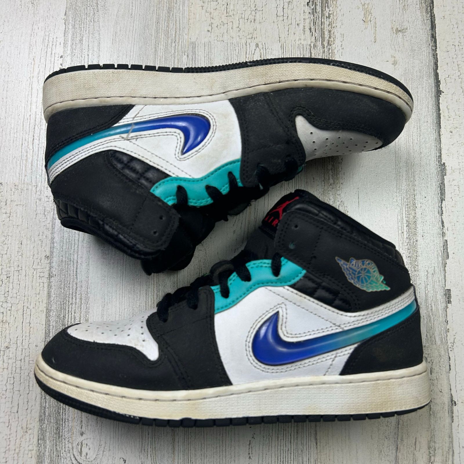Jordan Brand × Nike Jordan 1 Mid SE Black White Hyper Jade (GS) - fQ8095-001 Size US 6 / EU 39 - 2 Thumbnail