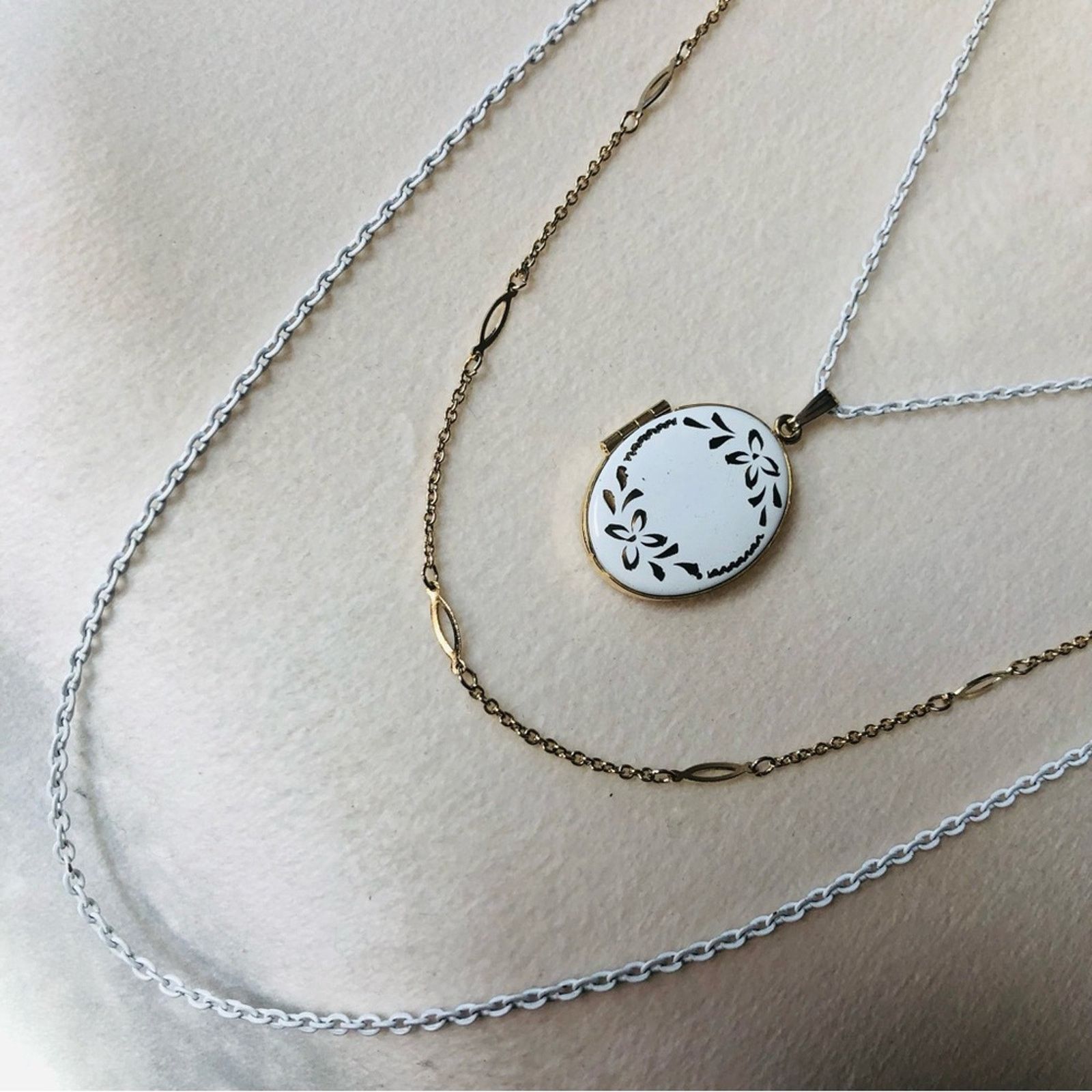 Vintage Vintage 70s-80s triple layered chain locket necklace Size ONE SIZE - 7 Thumbnail