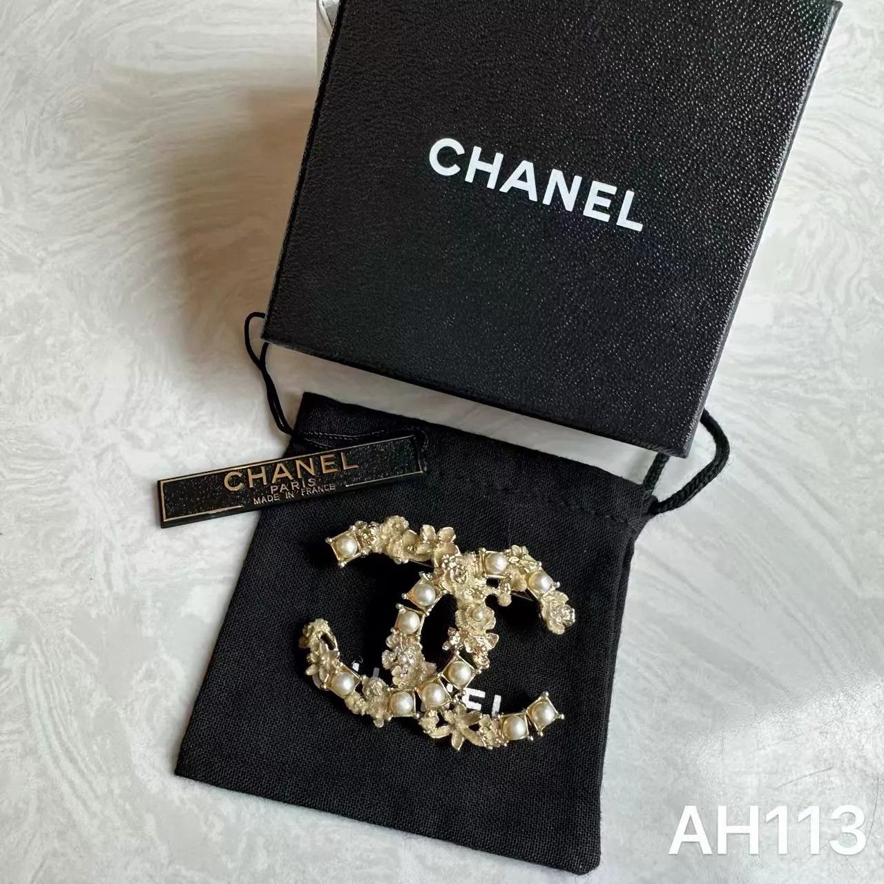 Chanel Chanel Pearl CC Brooch Elegant Mint Box Dust Bag AH113 Size ONE SIZE - 1 Thumbnail