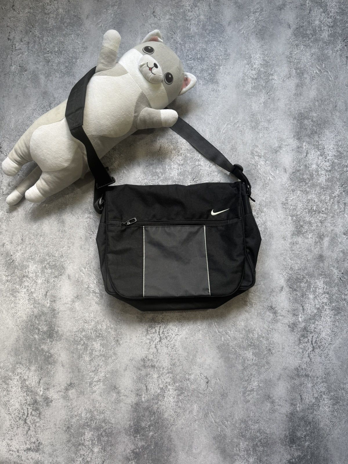 Vintage Nike Y2K Retro Black Crossbody Bag Shoulder Bag Nike