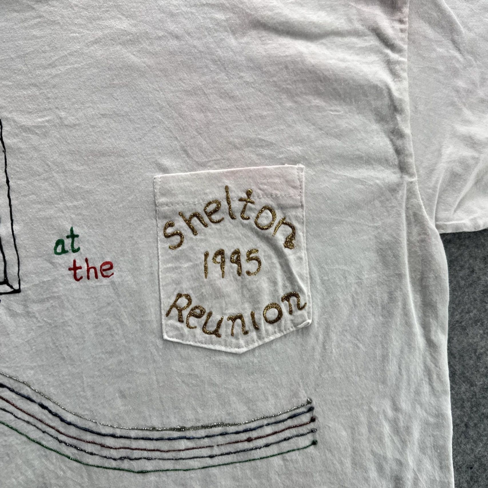Fruit Of The Loom VINTAGE Shelton Family Reunion Shirt Mens XL White 1995 90s Embroidered Picture Perfect Crew Neck T-Shirt Size US XL / EU 56 / 4 - 7 Thumbnail