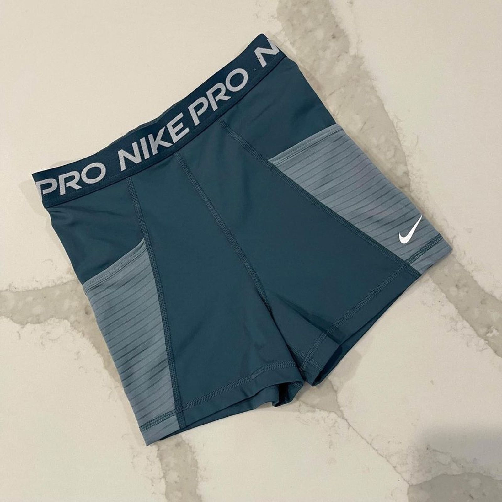 Nike Nike Pro Dri Fit Tight High Rise 3" Shorts Women’s Small Size 27" / US 4 / IT 40 - 1 Thumbnail