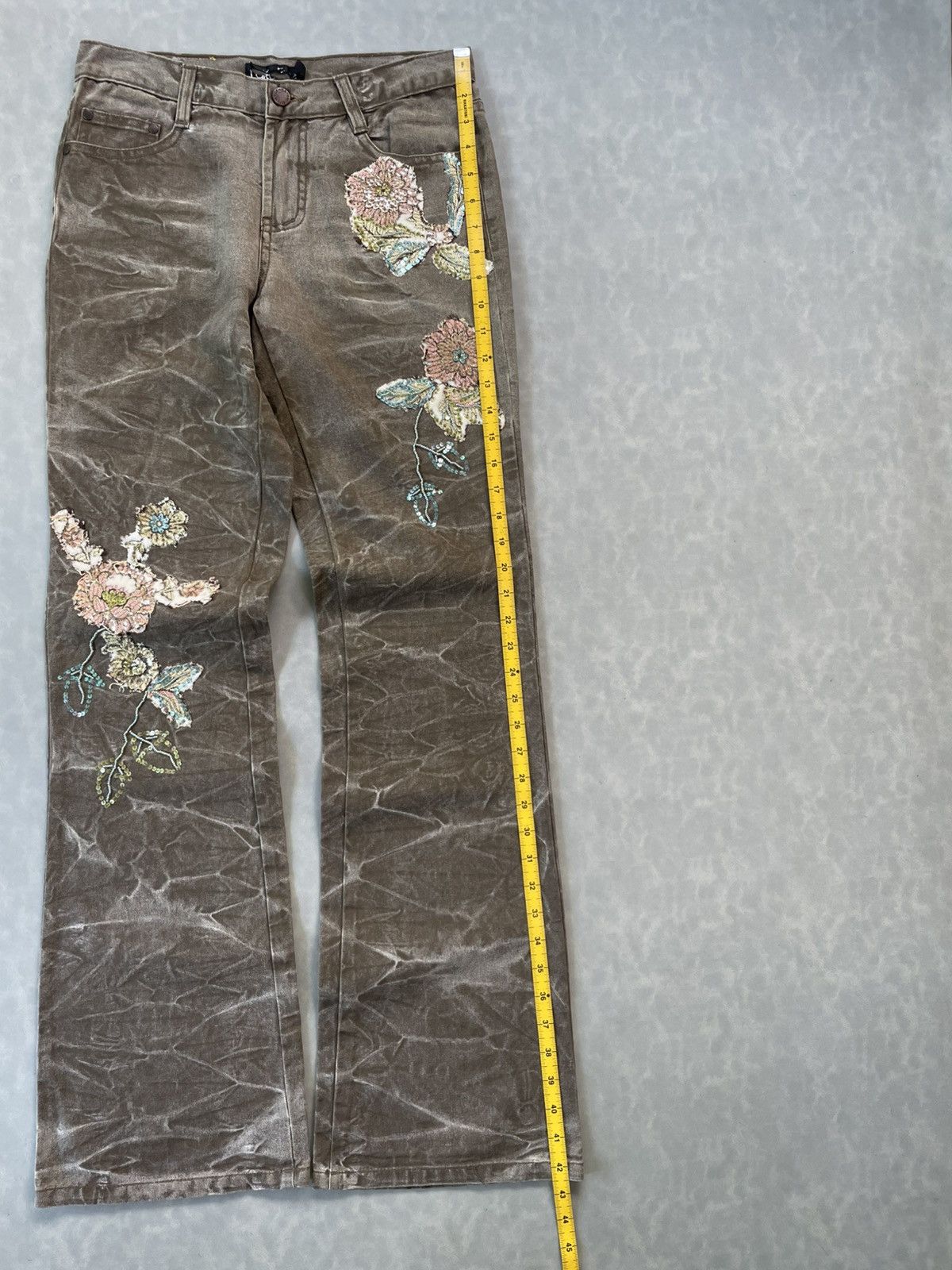 Japanese Brand 💥Y2k Crazy Whisker Flare💥 Japanese Brand Flower Embroidery Size US 31 - 11 Thumbnail