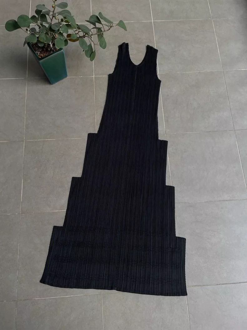 Issey Miyake Issey Miyake size:2 Black stepped pleated dress Size S / US 4 / IT 40 - 7 Thumbnail