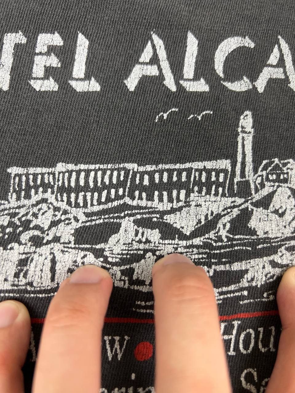 Vintage Vintage The Hotel Alcatraz T Shirt Size US L / EU 52-54 / 3 - 9 Thumbnail