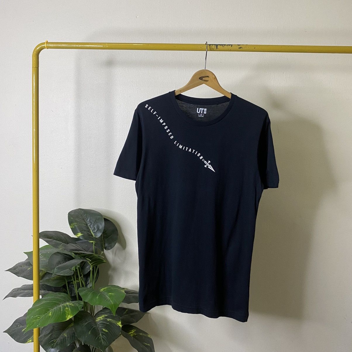 Uniqlo Uniqlo UT Hunter x Hunter Kurapika Manga Series Tee Size US M / EU 48-50 / 2 - 6 Thumbnail