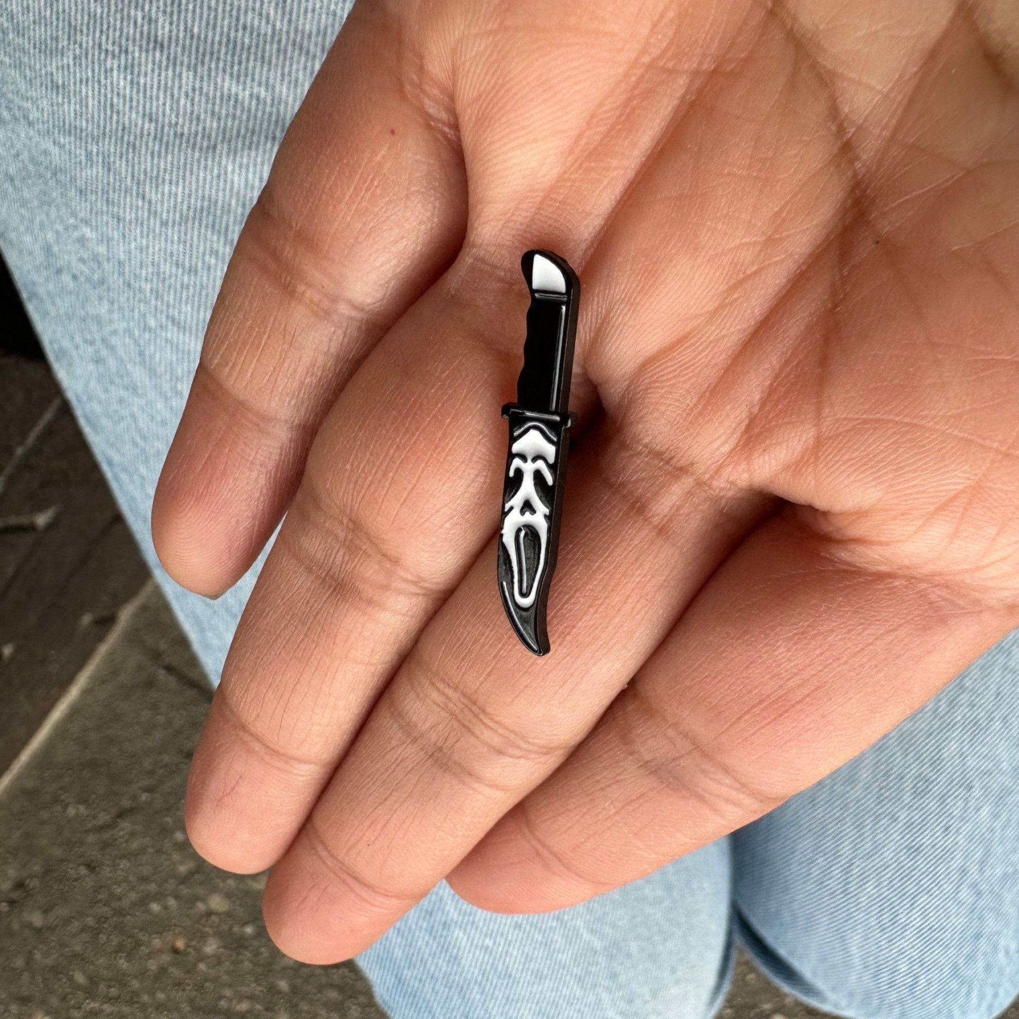 Other ☀️Punk Knife Design Brooch Pin Horror Halloween Style Comic Size ONE SIZE - 2 Thumbnail