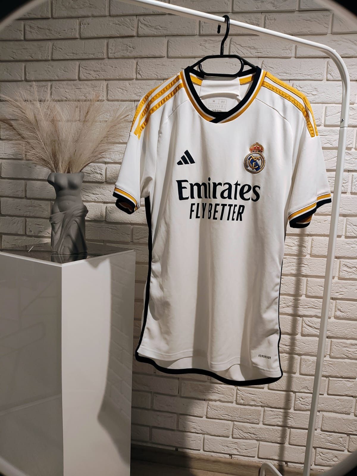 Adidas Koszulka domowa Real Madryt 2023-2024 Size US M / EU 48-50 / 2 - 1 Thumbnail