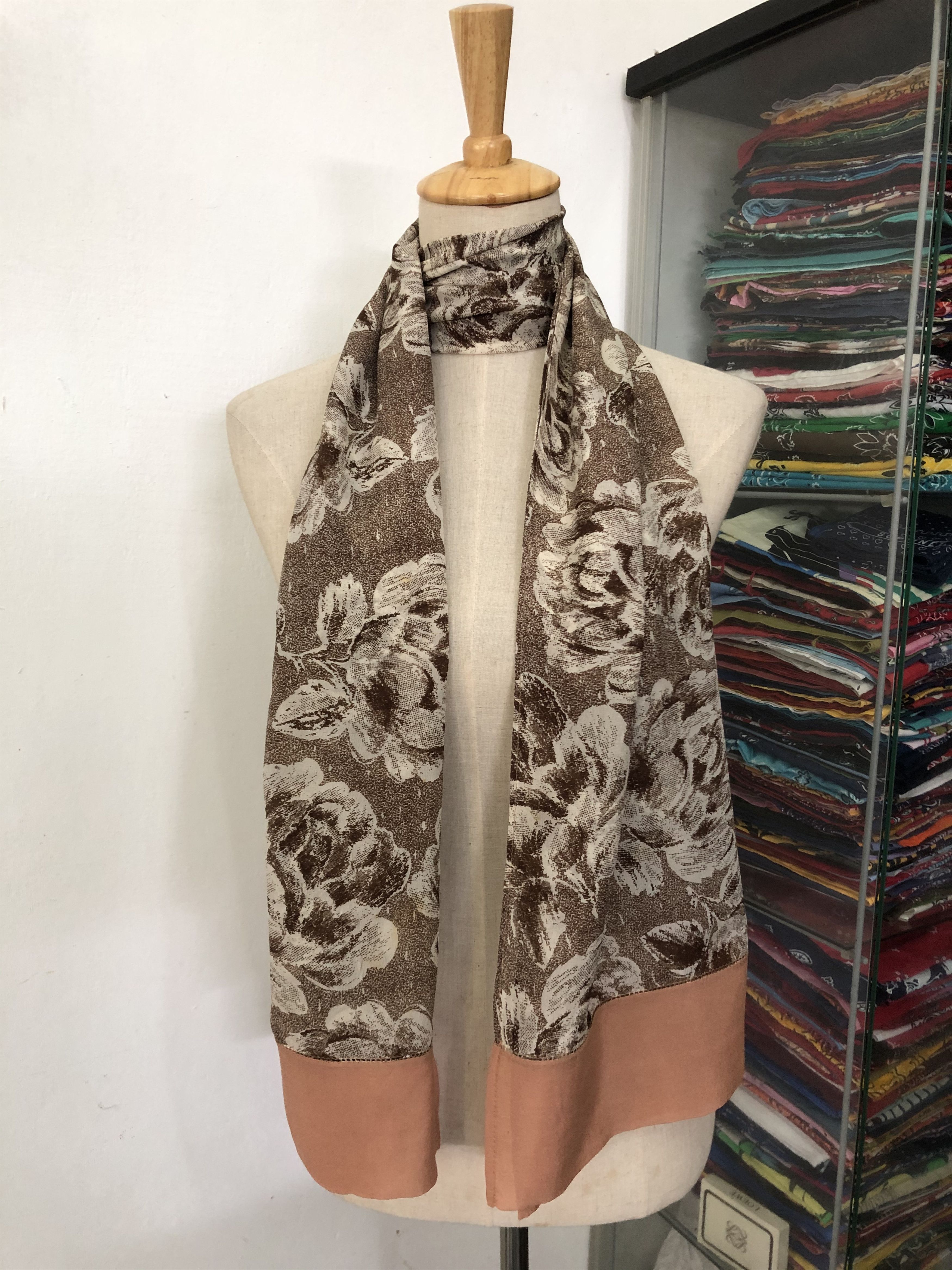 Vintage Vintage Silk Scarf Size ONE SIZE - 1 Thumbnail